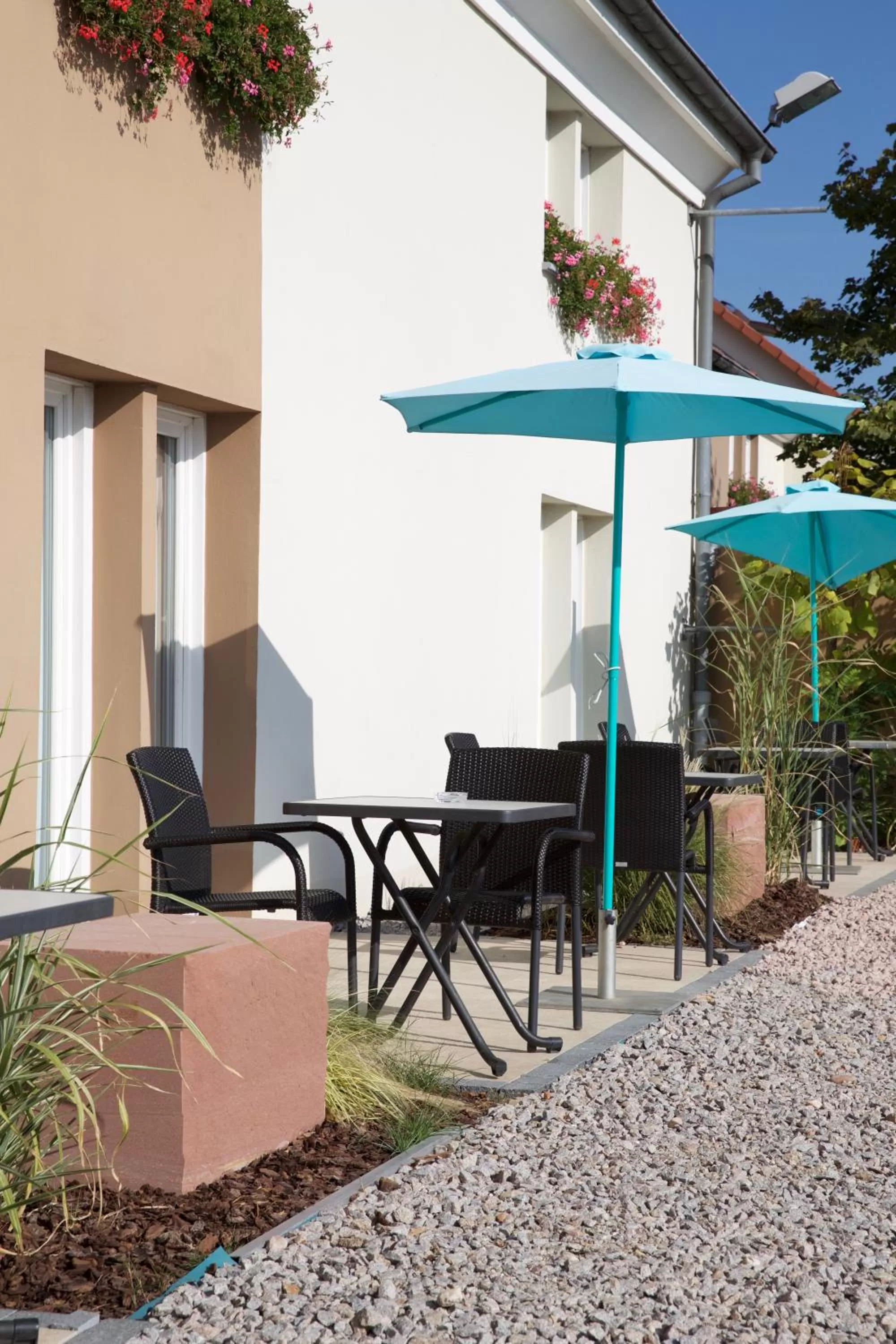 Patio in ibis Haguenau Strasbourg Nord