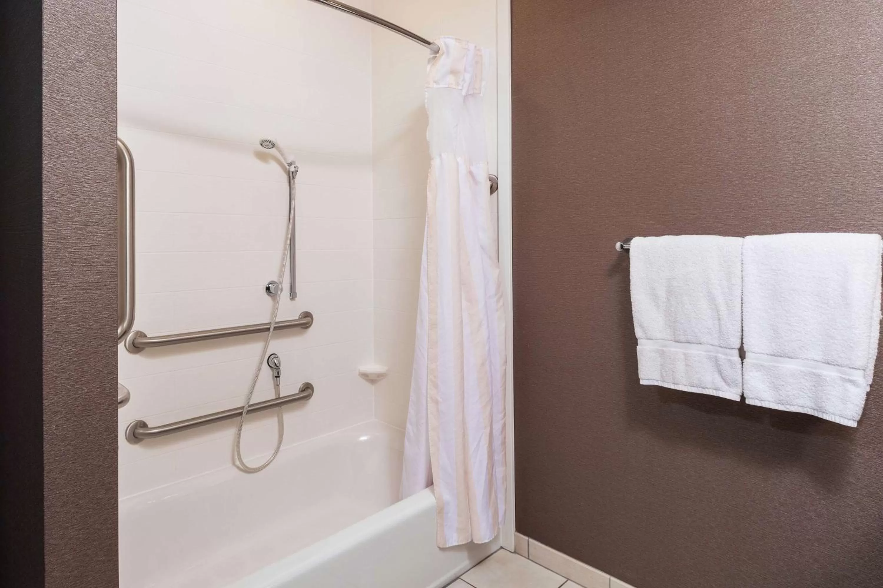 Bathroom in Hilton Garden Inn Sioux Falls Downtown