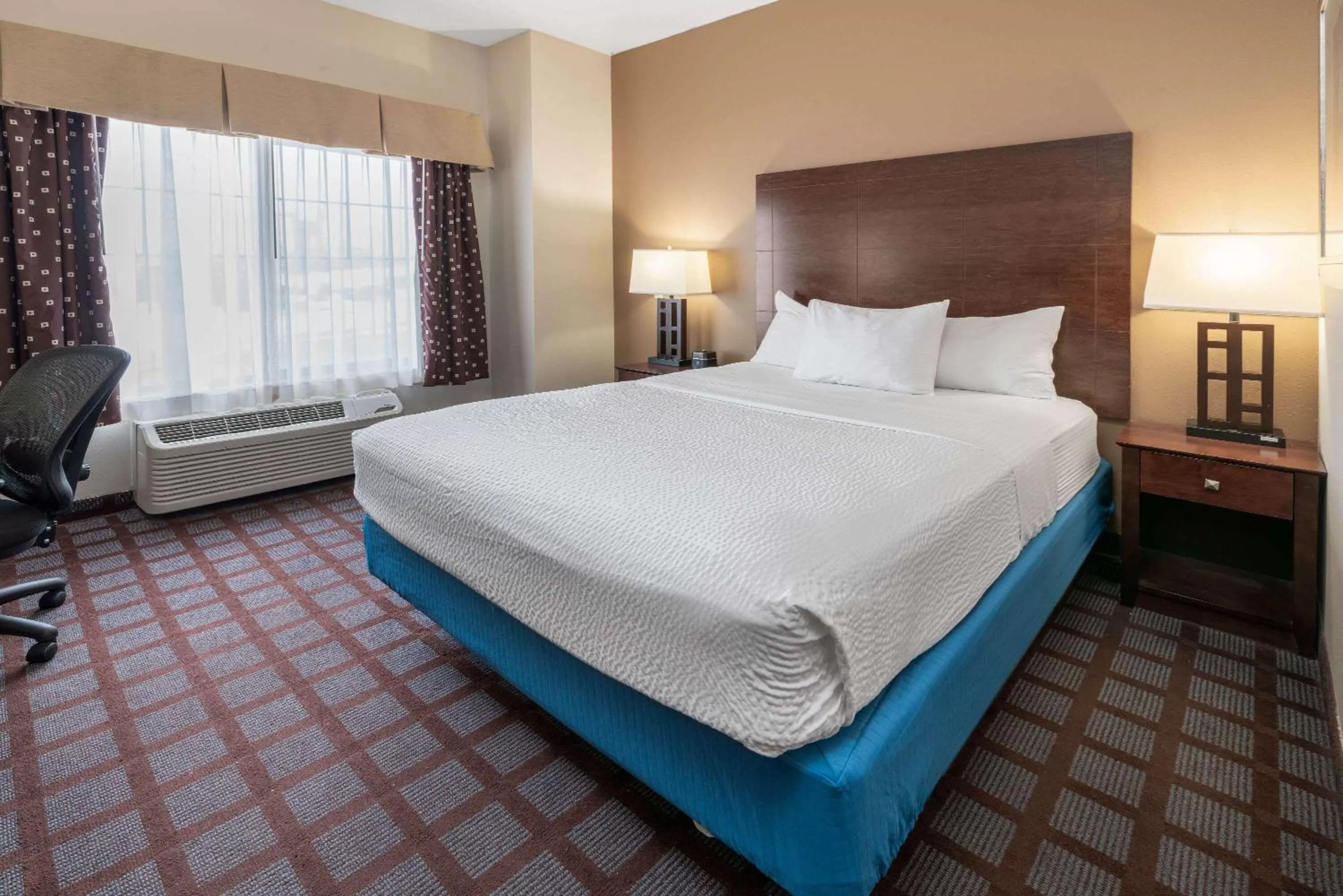 Photo of the whole room, Bed in La Quinta by Wyndham Bozeman