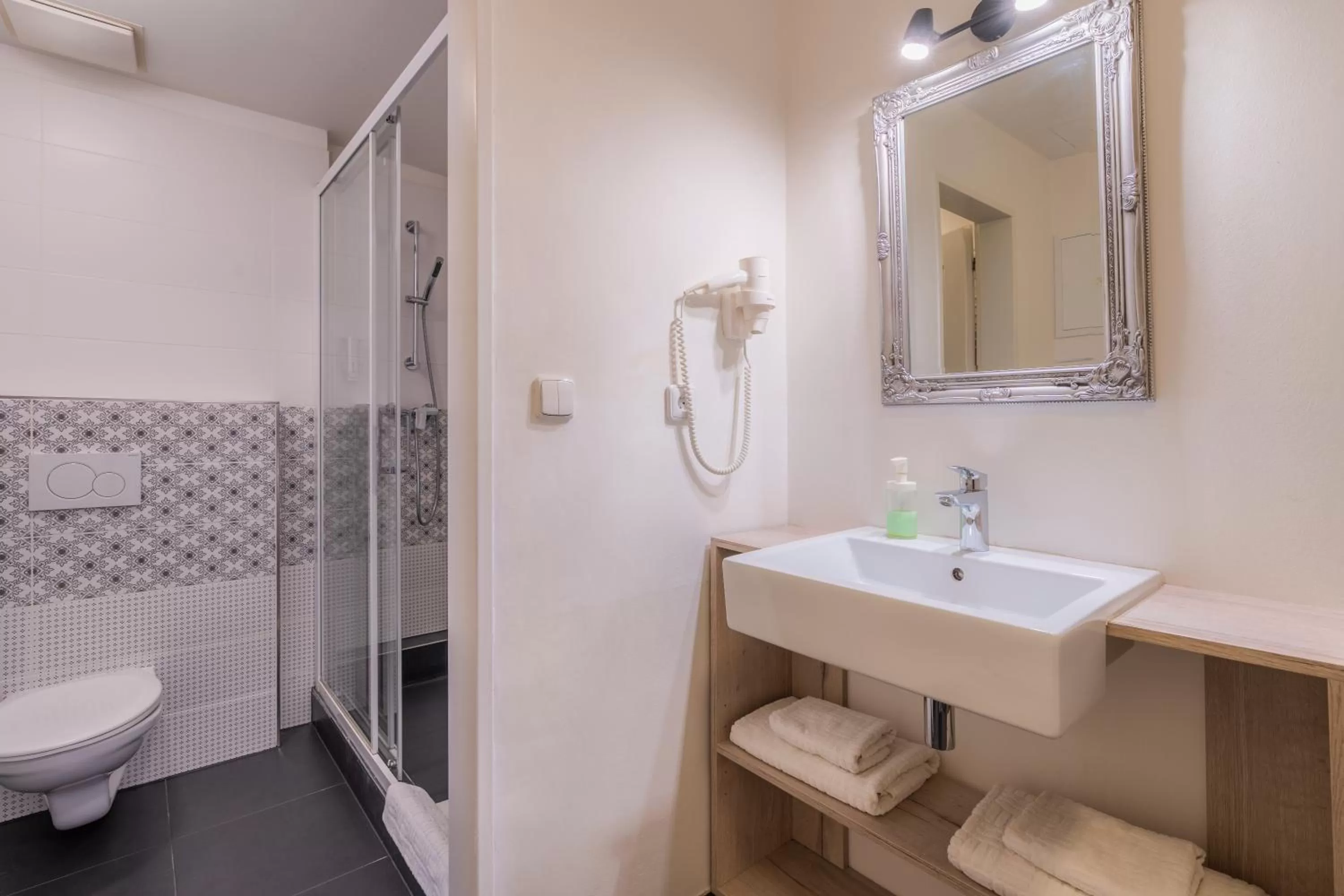 Bathroom in EA ApartHotel Melantrich