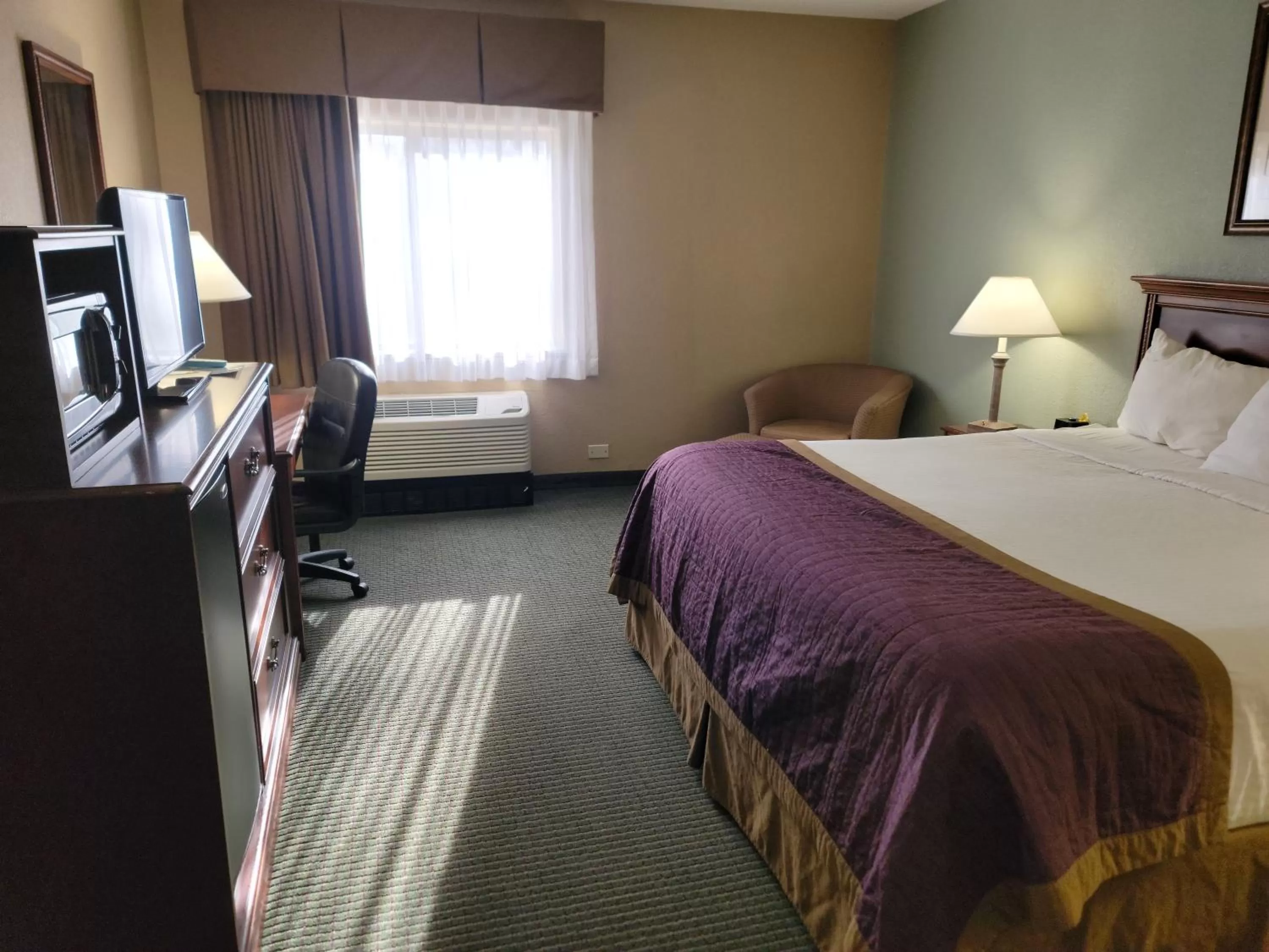 Bedroom, Bed in Bay Mountain Inn Cherokee Smoky Mountains