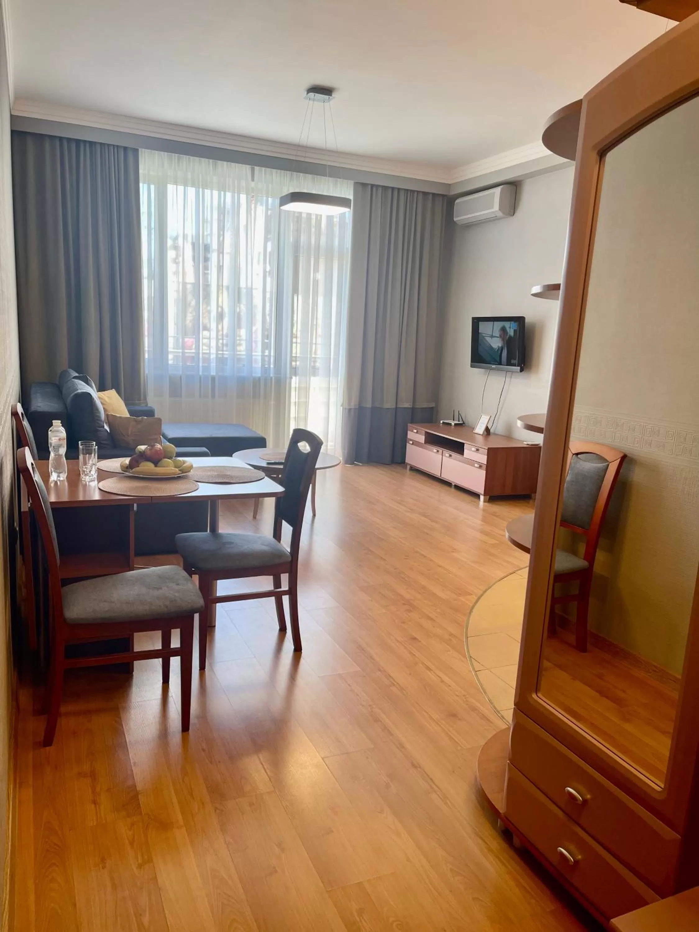 TV and multimedia, Dining Area in Arcada Apartments
