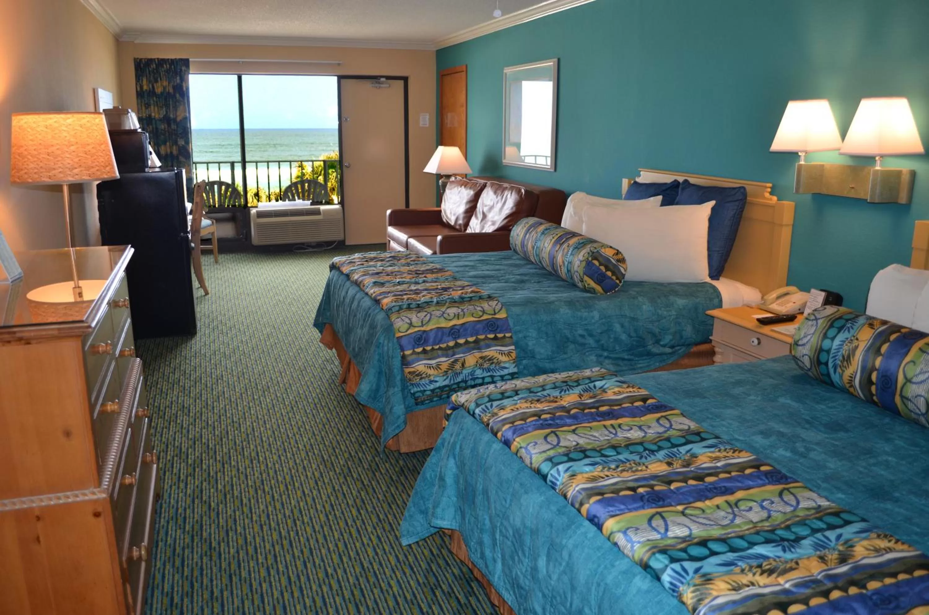 Photo of the whole room, Bed in Sun Viking Lodge - Daytona Beach