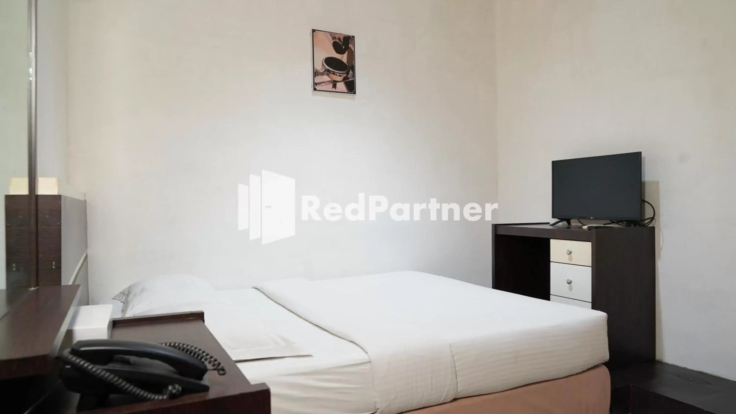 Standard Double Room in Wisma Sederhana Medan Mitra RedDoorz Standard Double Room in Wisma Sederhana Medan Mitra RedDoorz