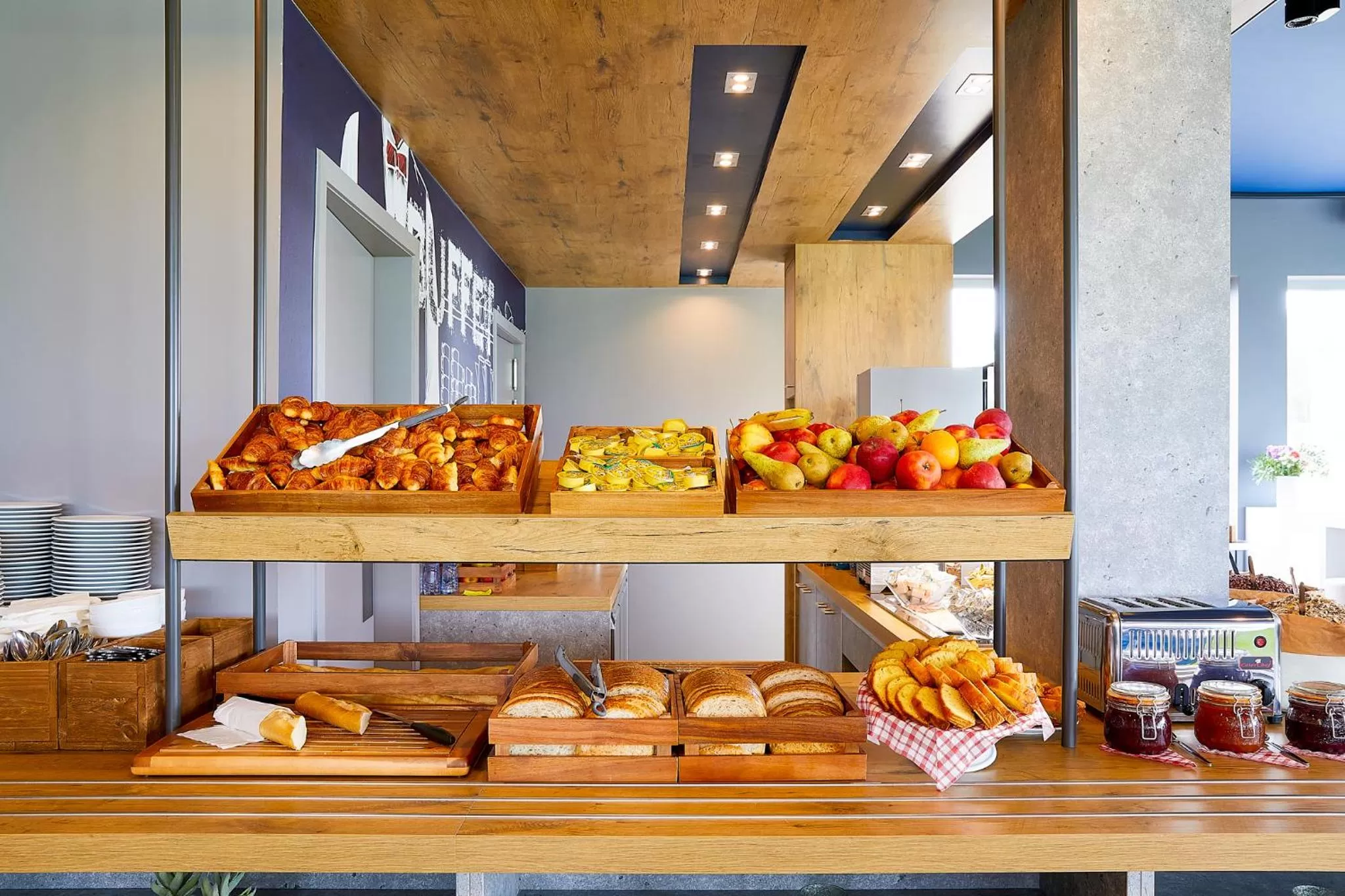 Continental breakfast in ibis budget Oostende Airport