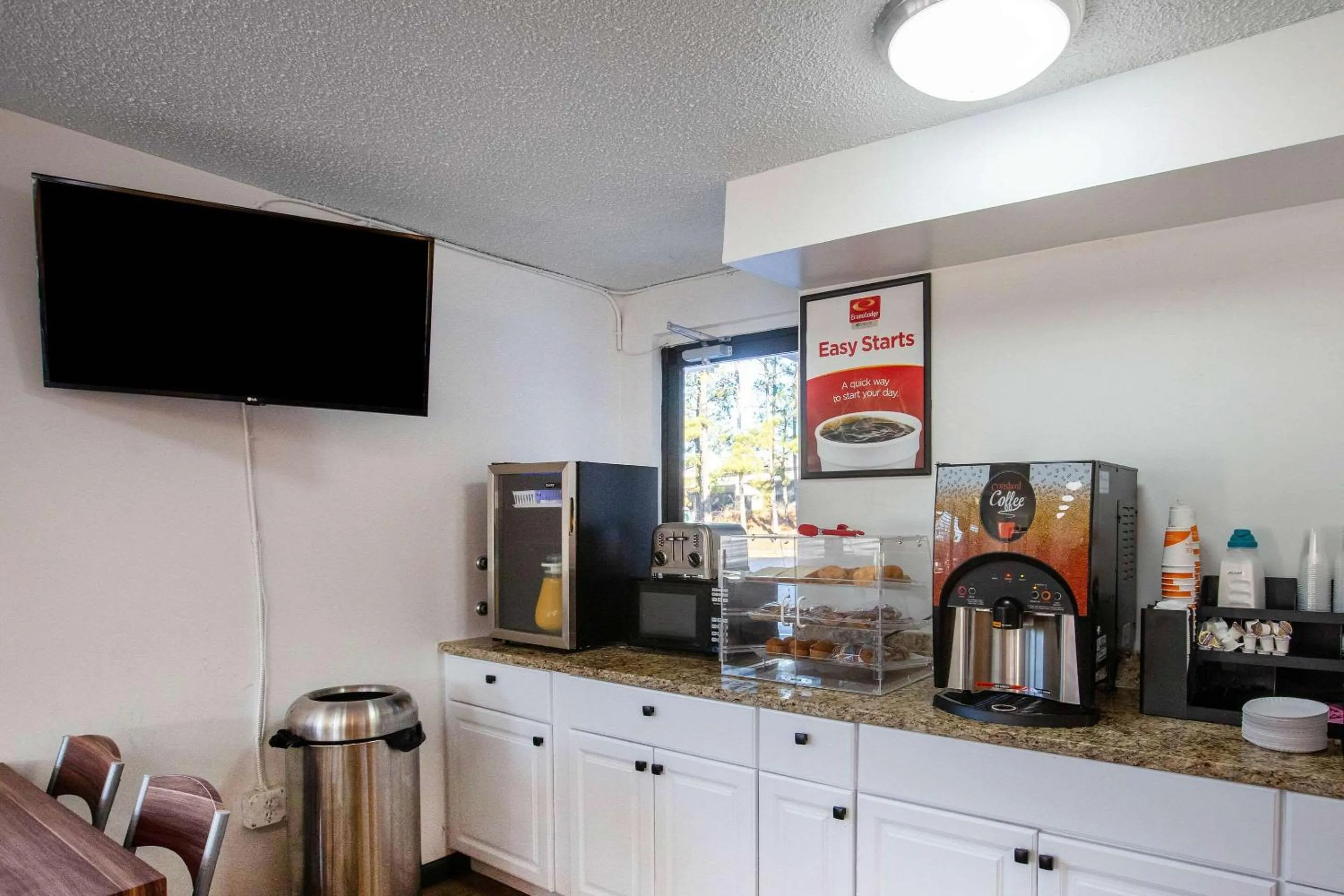 Restaurant/places to eat in Econo Lodge