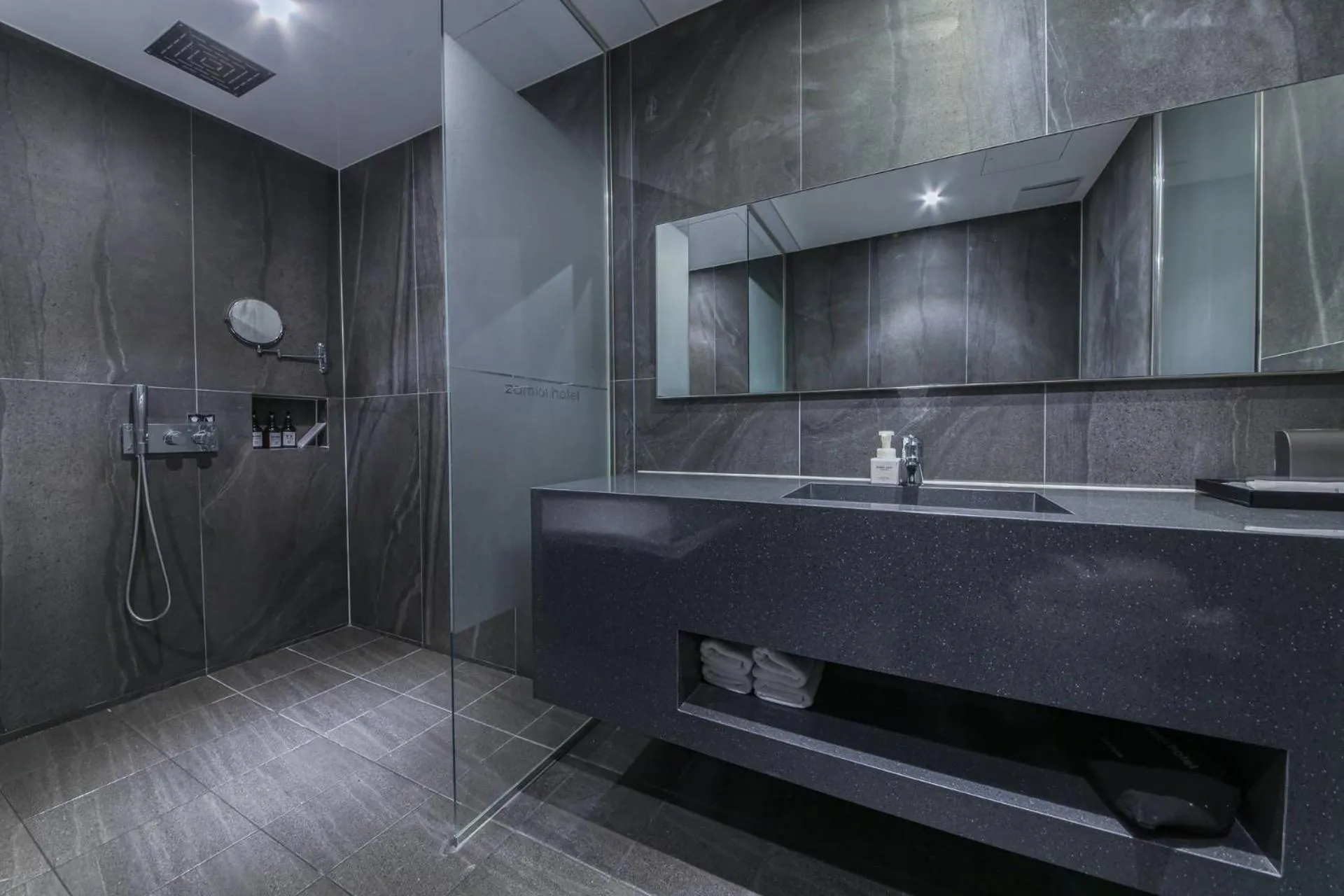 Bathroom in Zam101Hotel