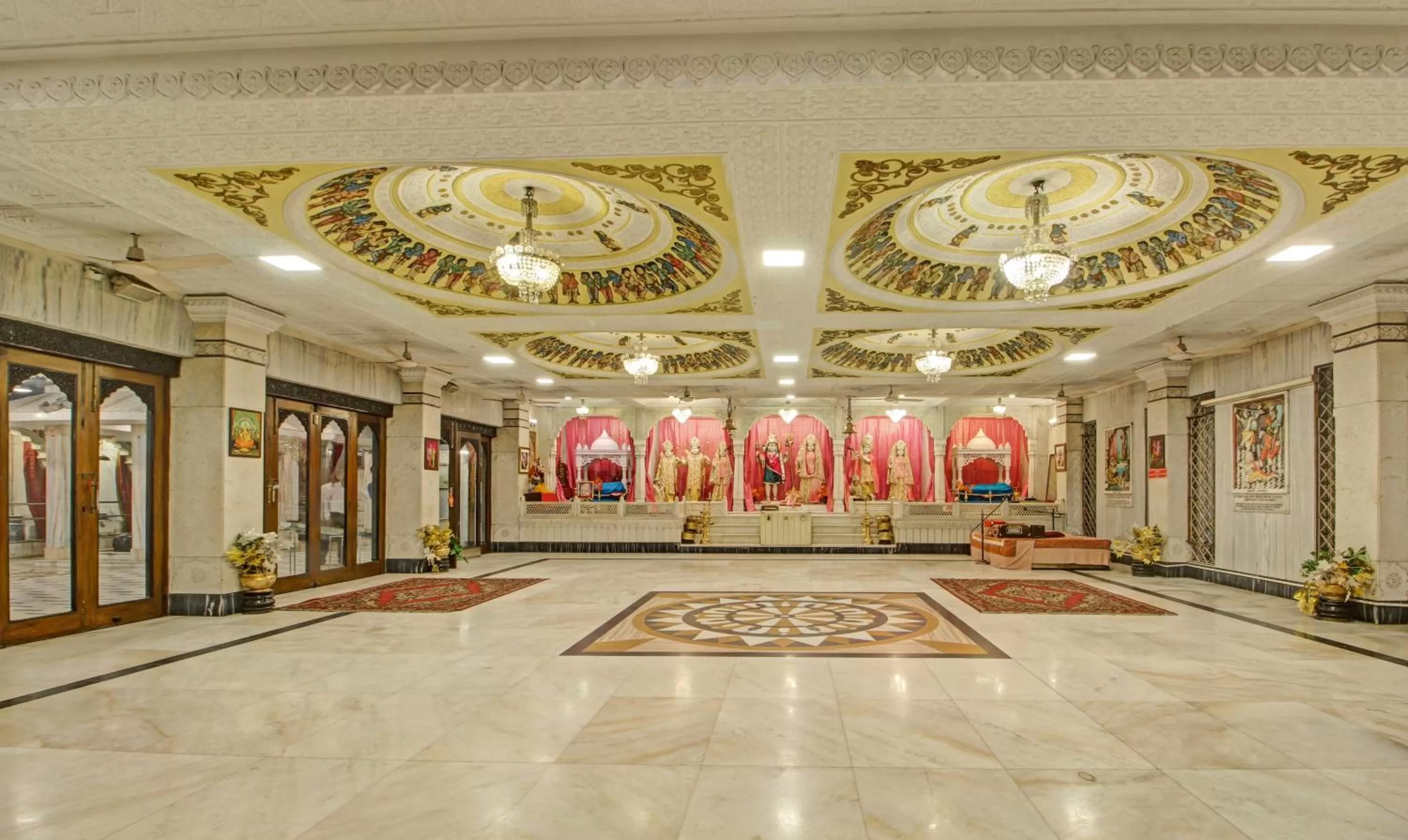 Lobby or reception in Treebo Mira Inn, Camac Street