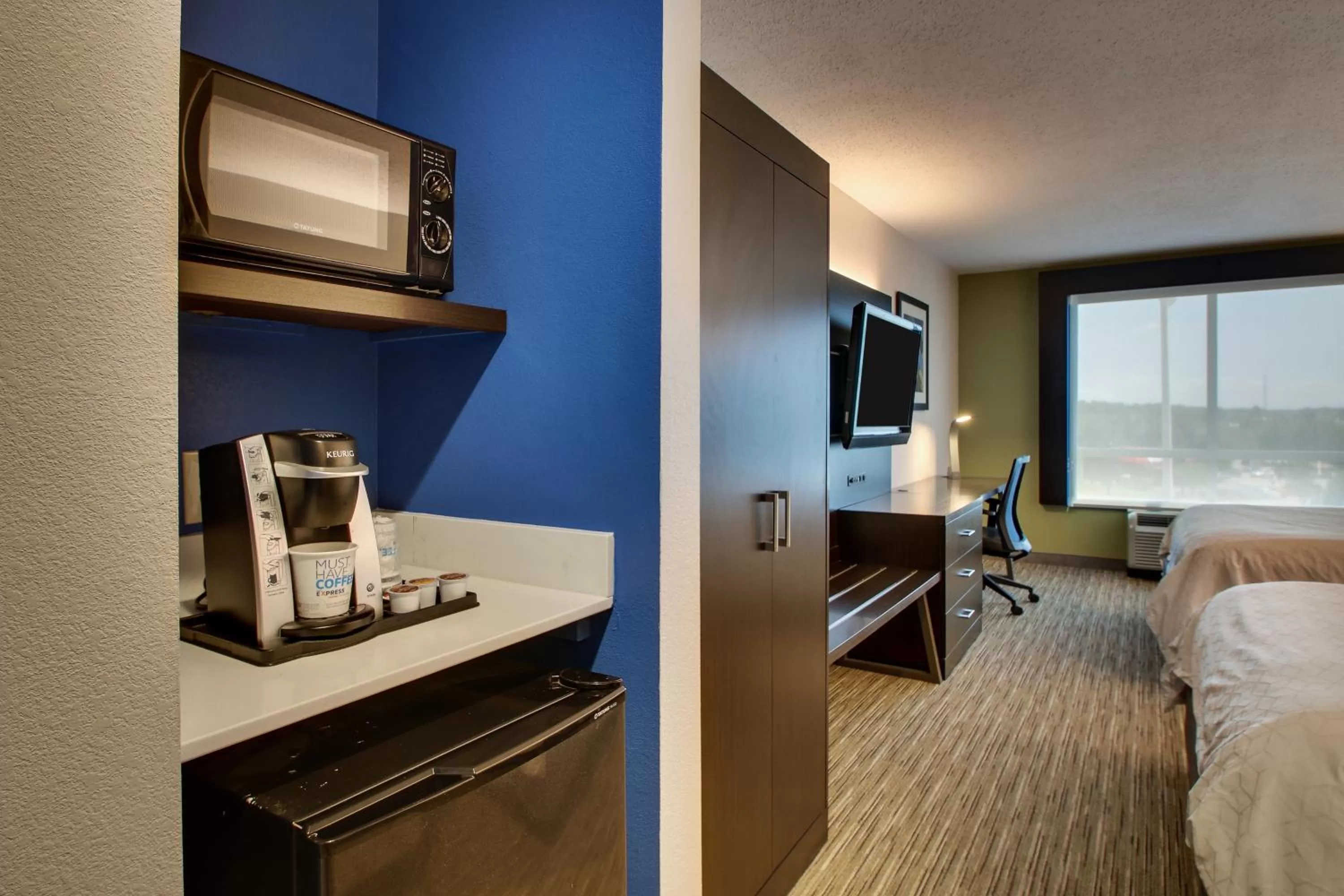 Coffee/tea facilities, Bed in Holiday Inn Express Georgetown by IHG