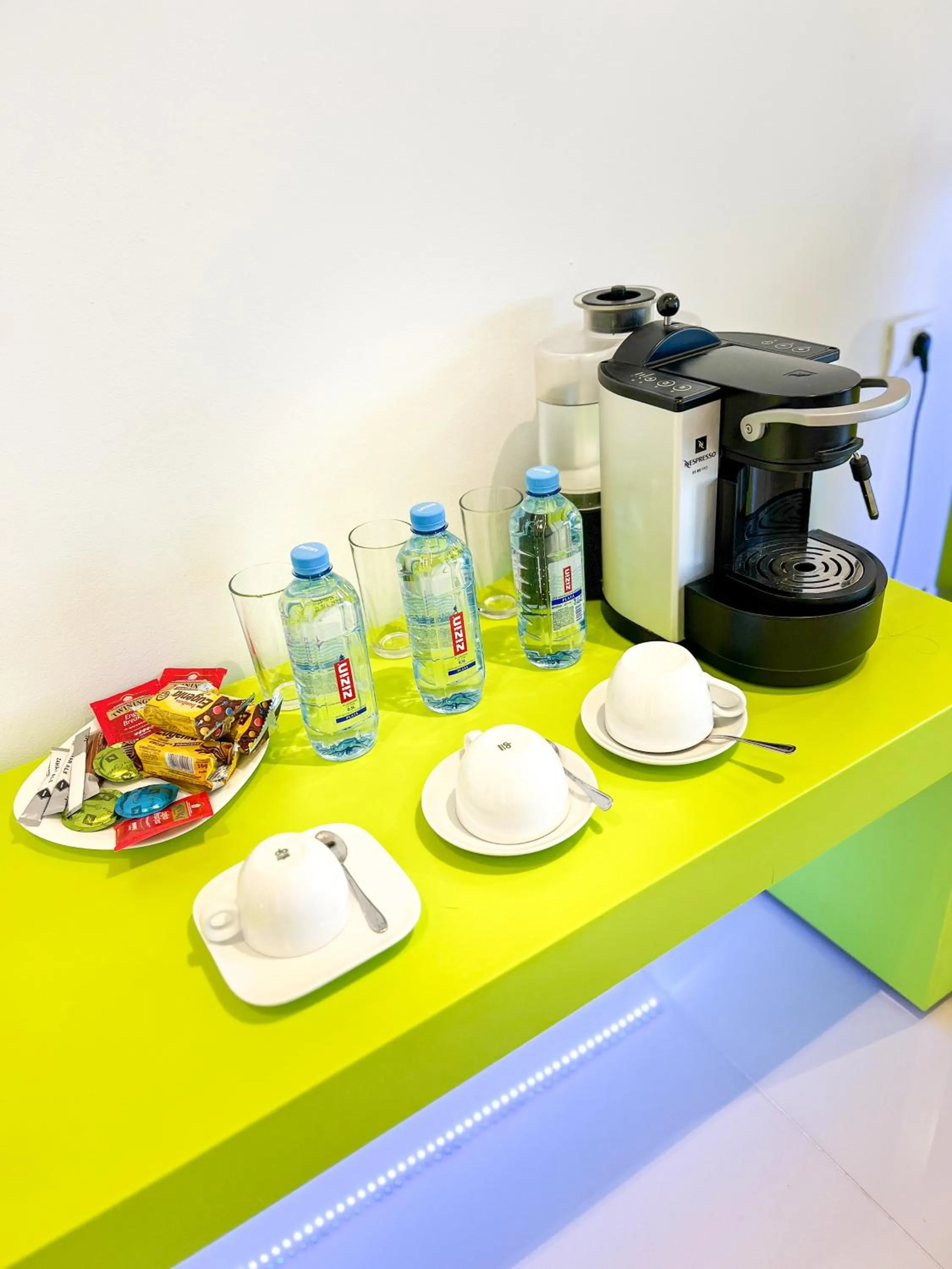 Coffee/tea facilities in Christina Hotel