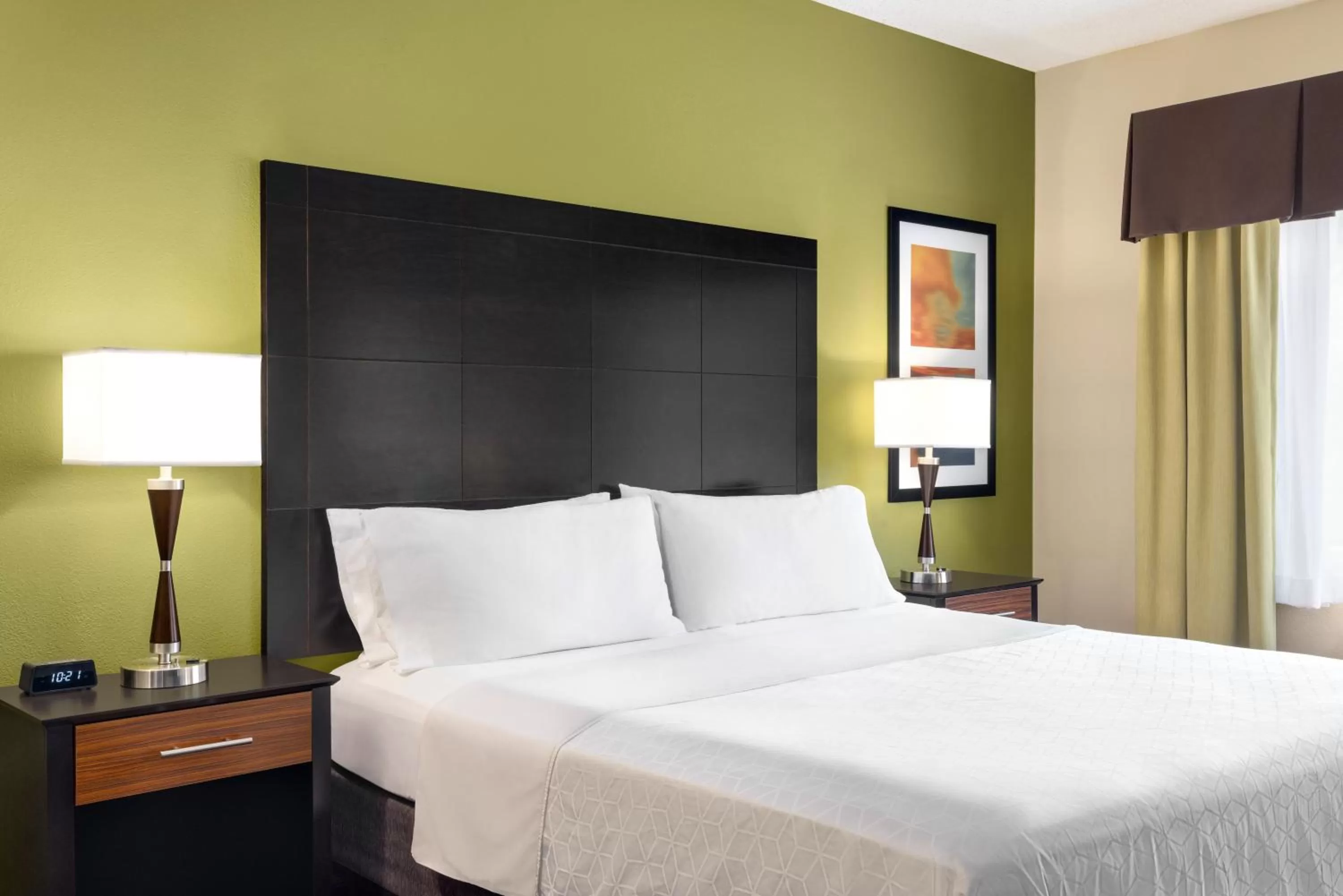 Photo of the whole room, Bed in Holiday Inn Express Hotel & Suites Edmond by IHG