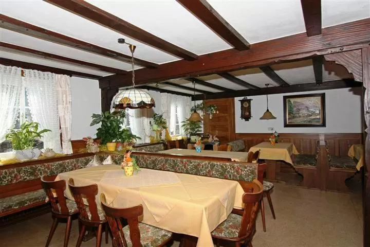 Restaurant/Places to Eat in Gasthaus Zur Linde