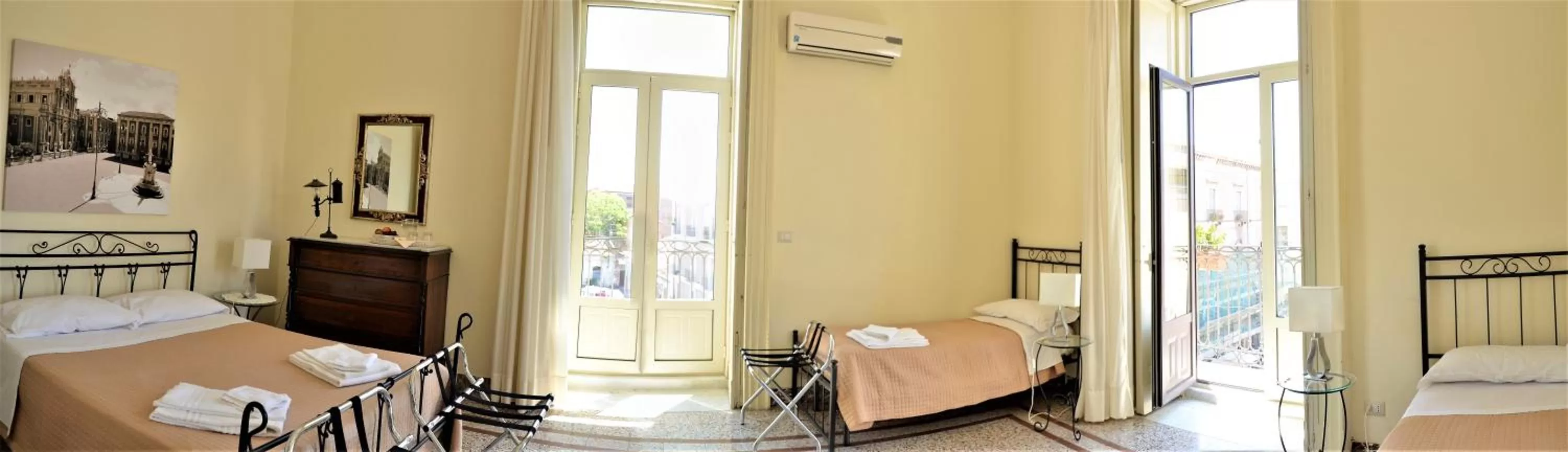 Photo of the whole room, Bed in B&B al Teatro Massimo