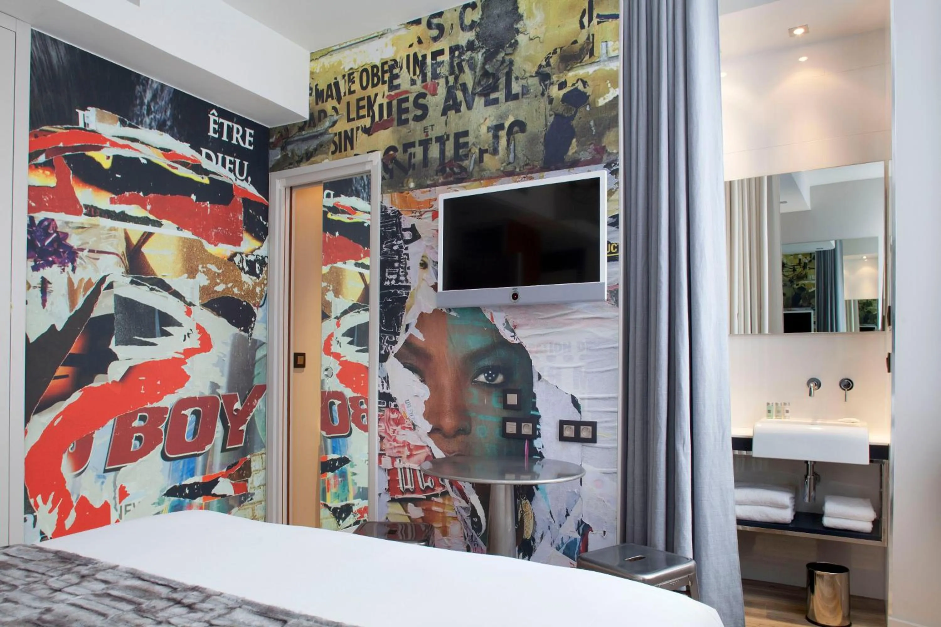 TV and multimedia, Bed in Georgette Hôtel & Restaurant