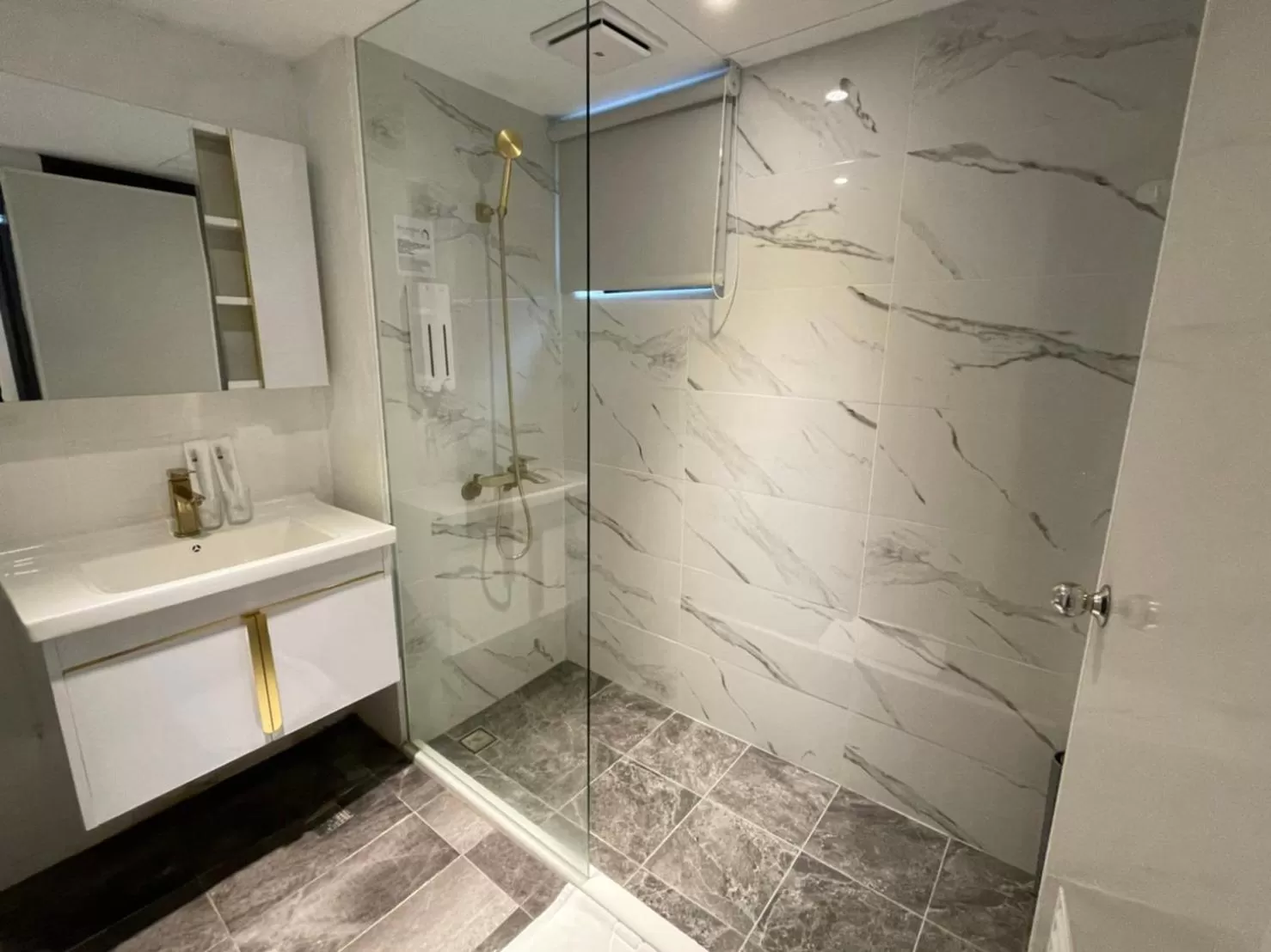 Superior Twin Room in Sunrise Hotel