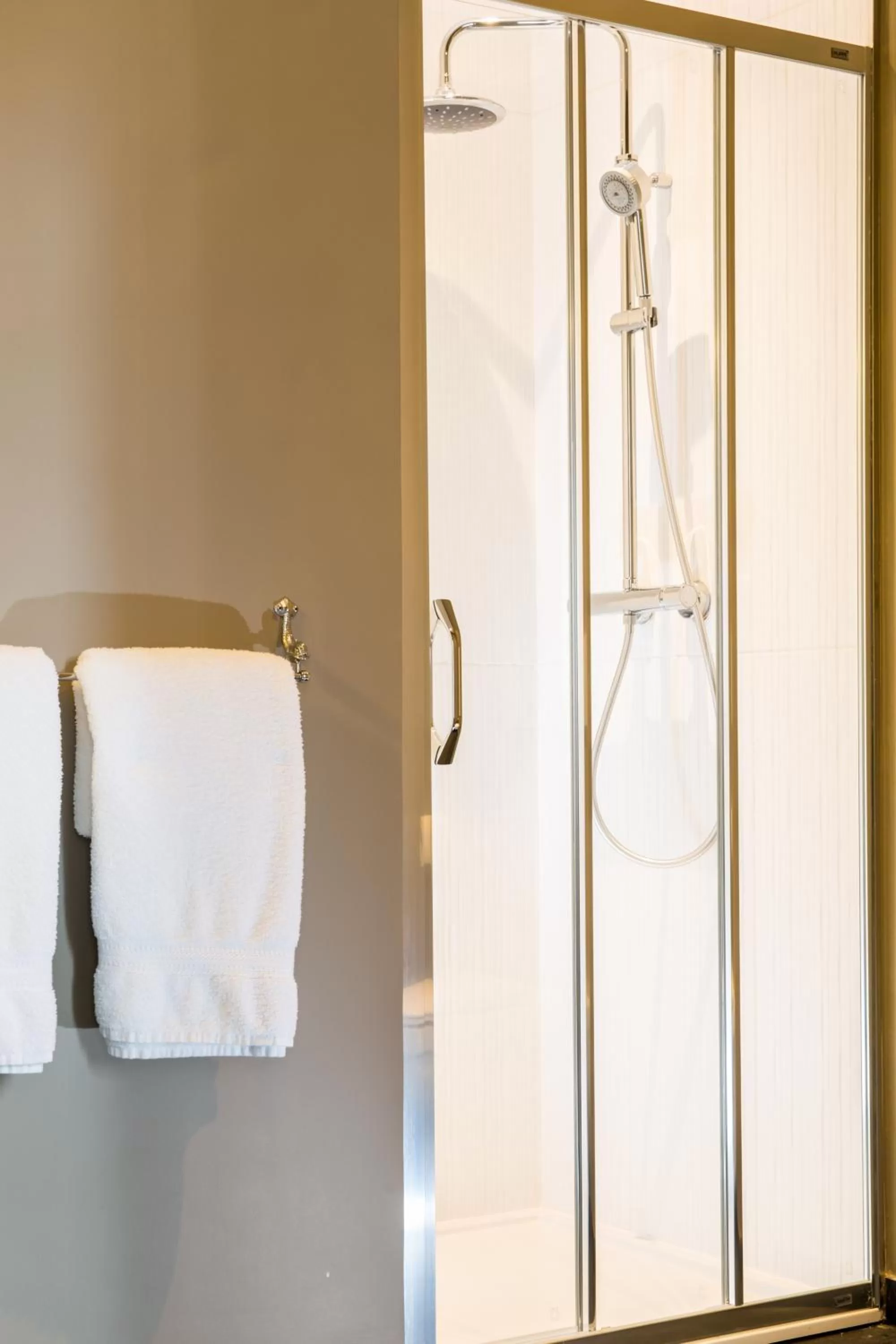 Garden, Bathroom in BnB City