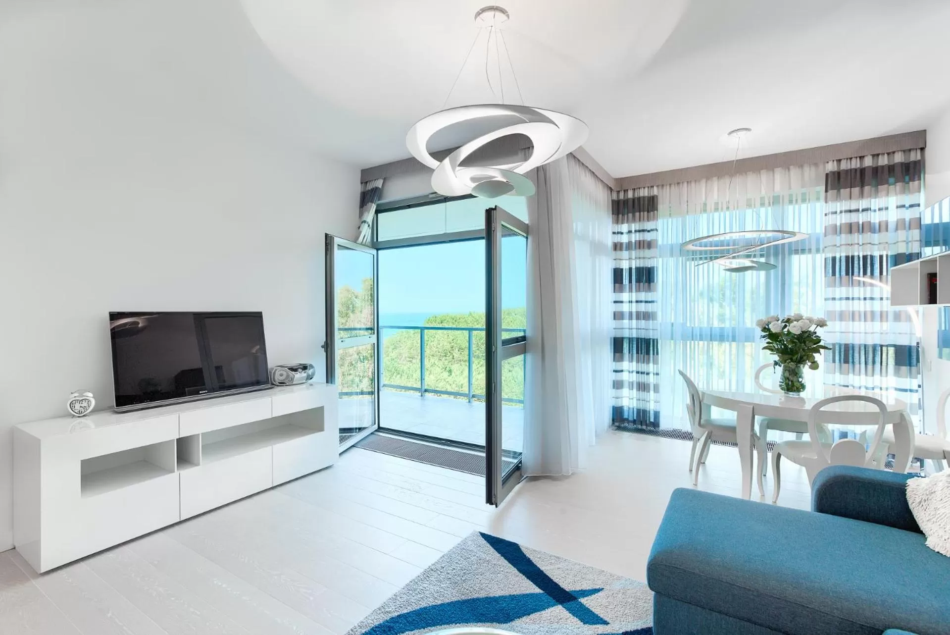 Communal lounge/ TV room, TV/Entertainment Center in Dune Resort Mielno - A