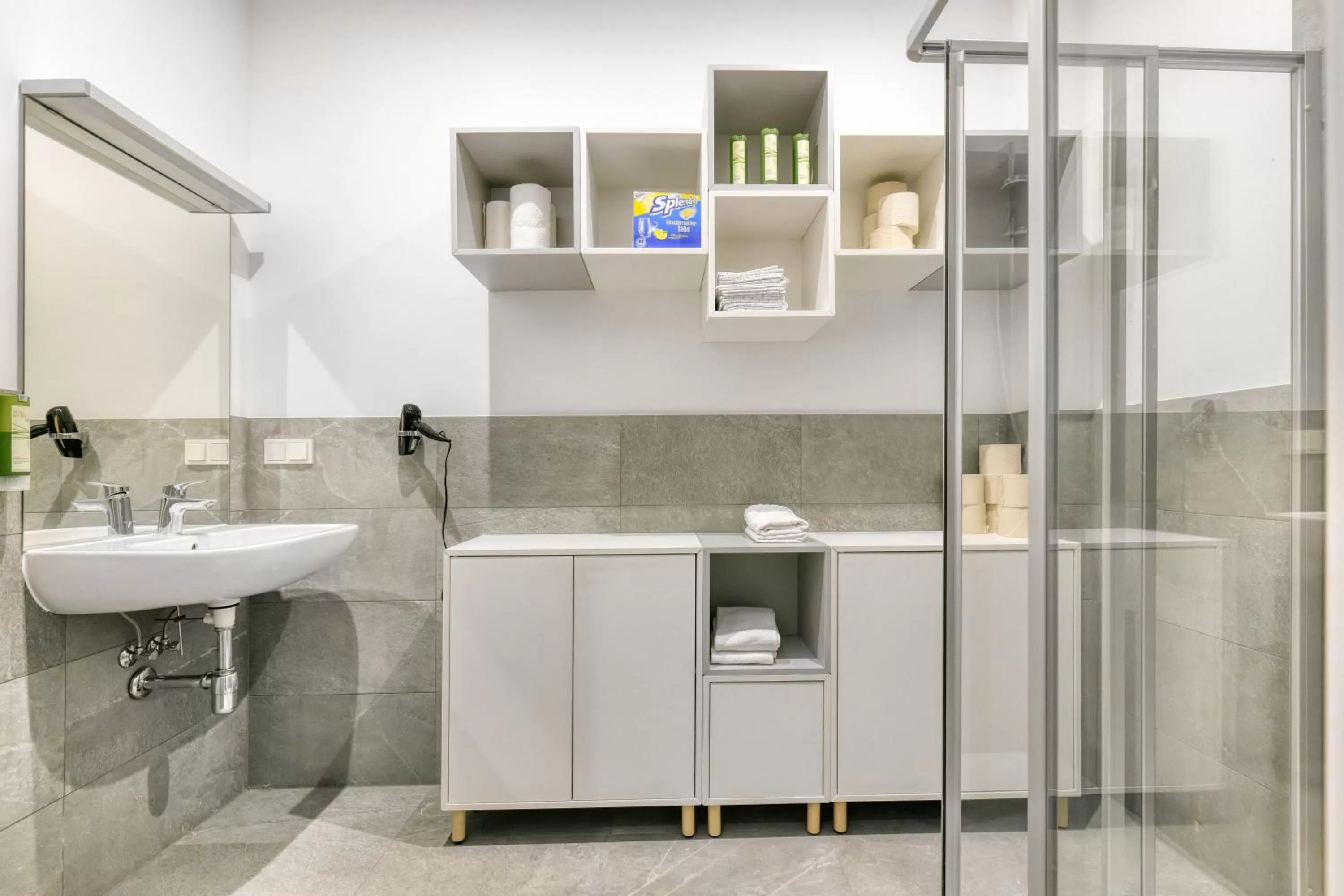 Jimmy's Apartments Emerald