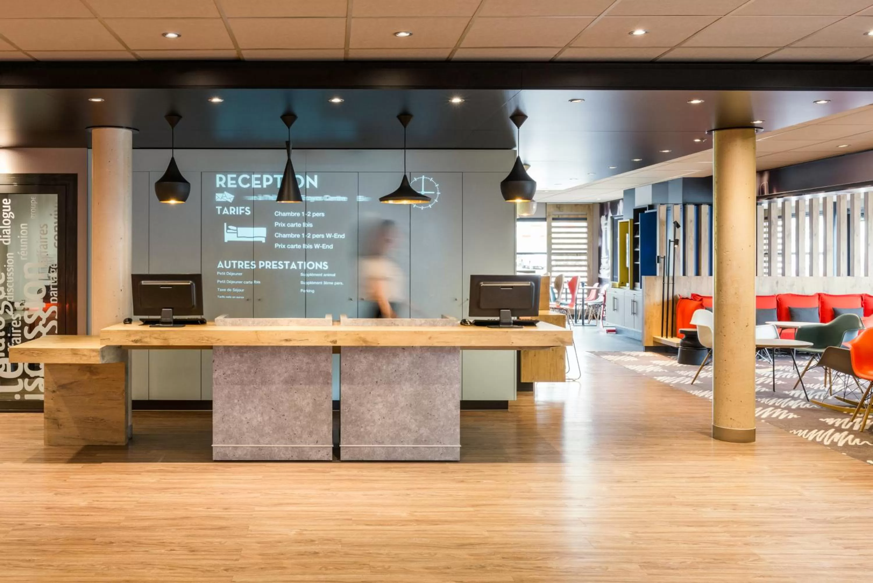 Lobby or reception in ibis Troyes Centre