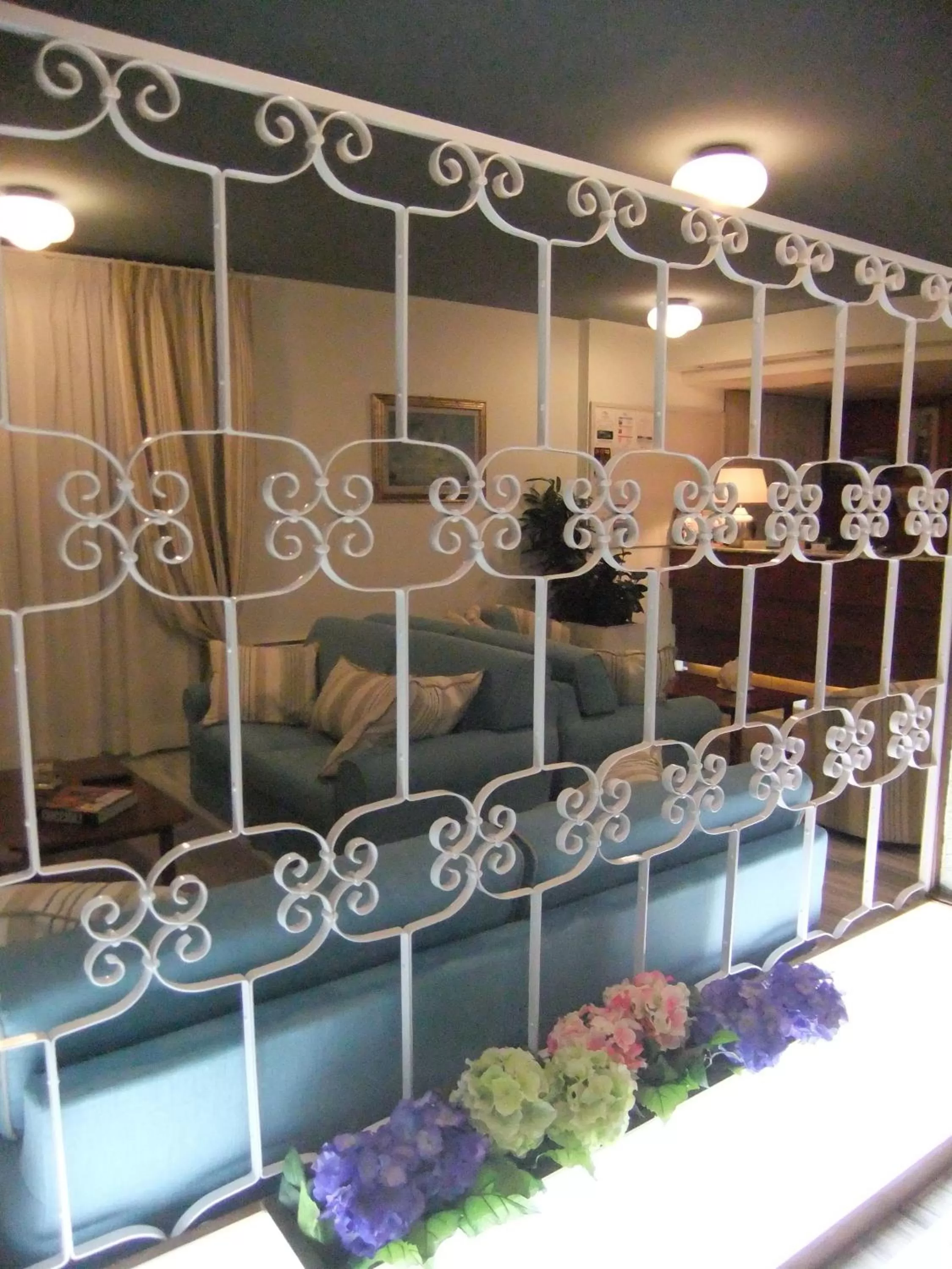 Communal lounge/ TV room in Hotel Giulio Cesare