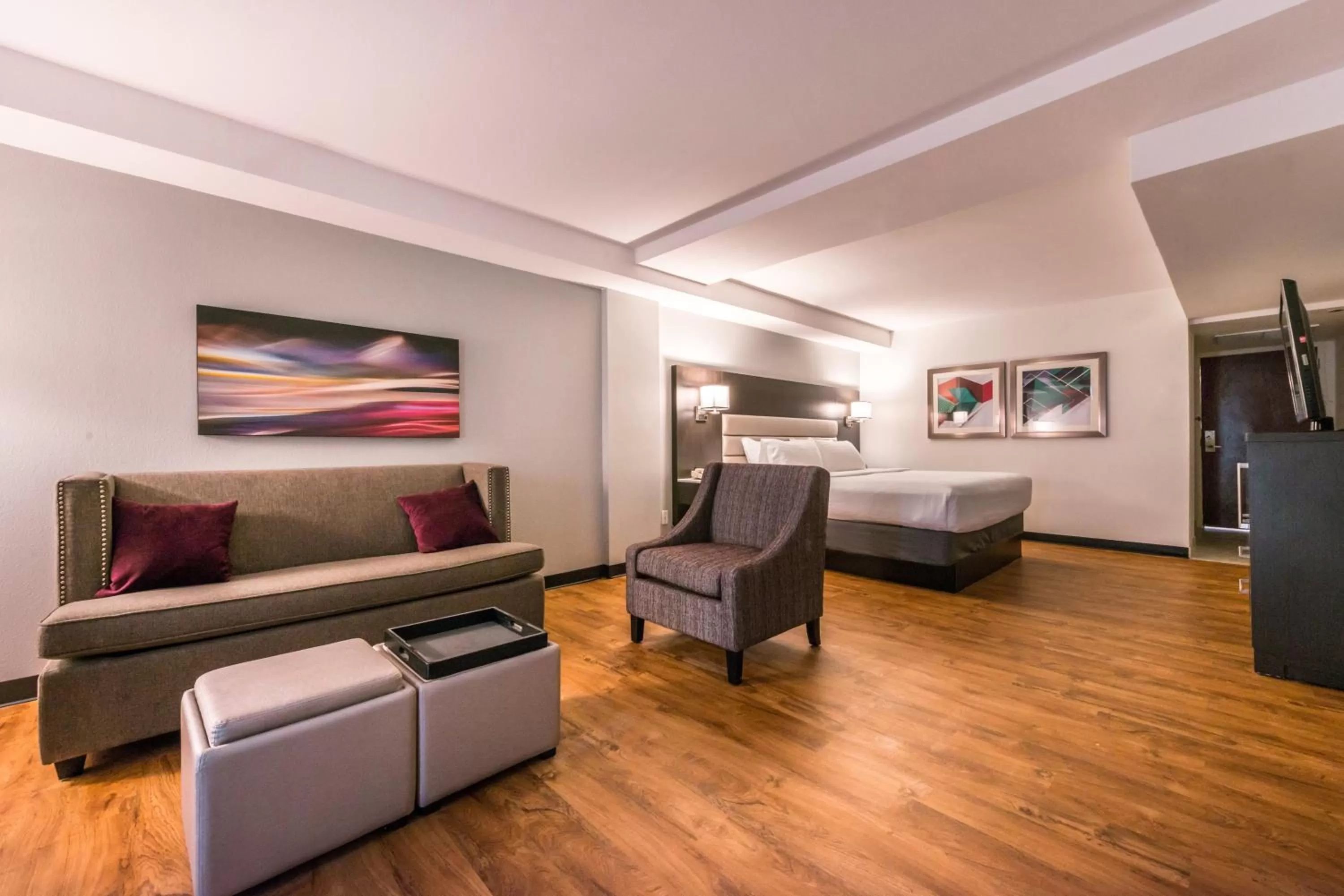 Photo of the whole room, Bed in Holiday Inn Hotel and Suites Beaumont-Plaza I-10 & Walden by IHG