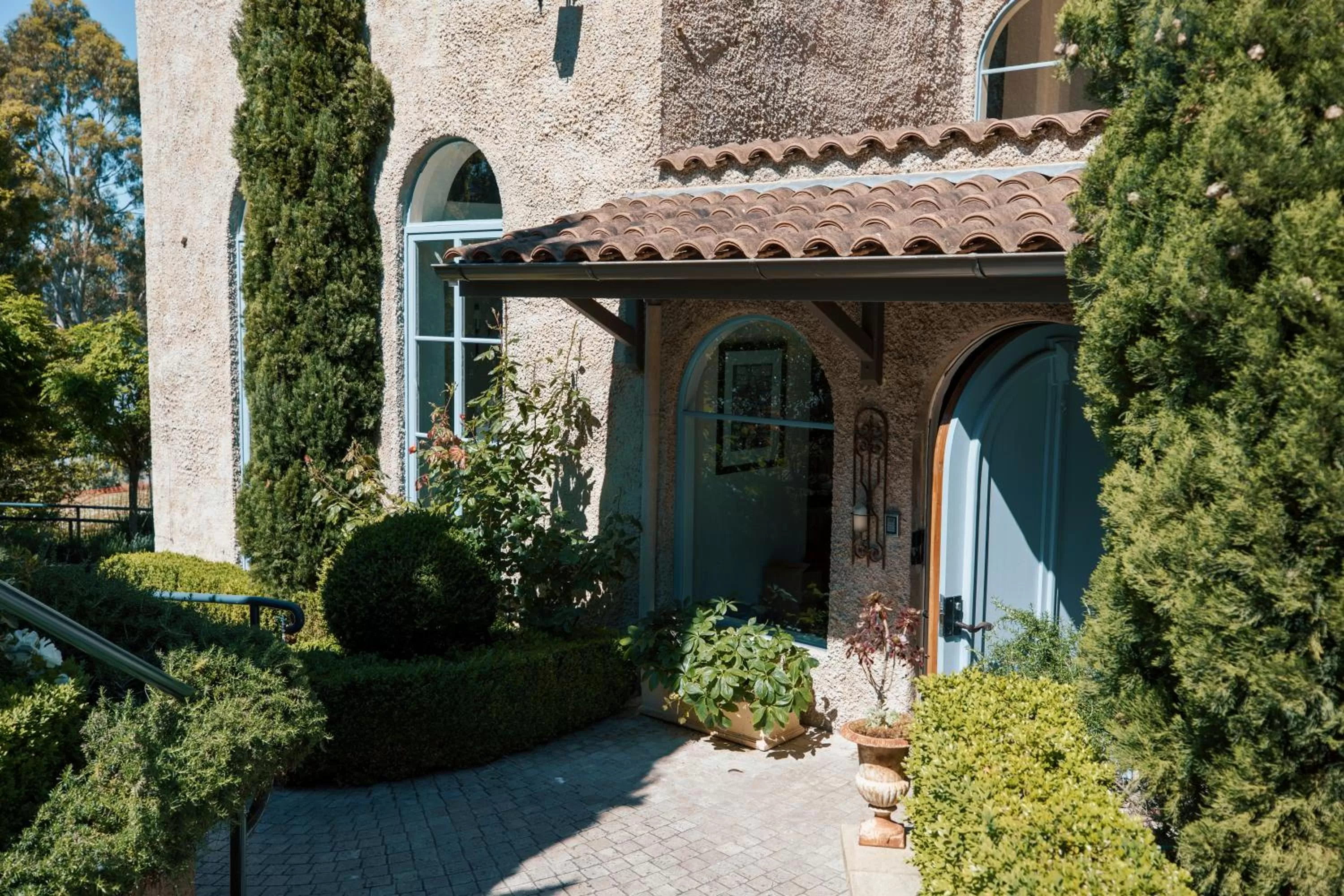 Property building in Villa Howden