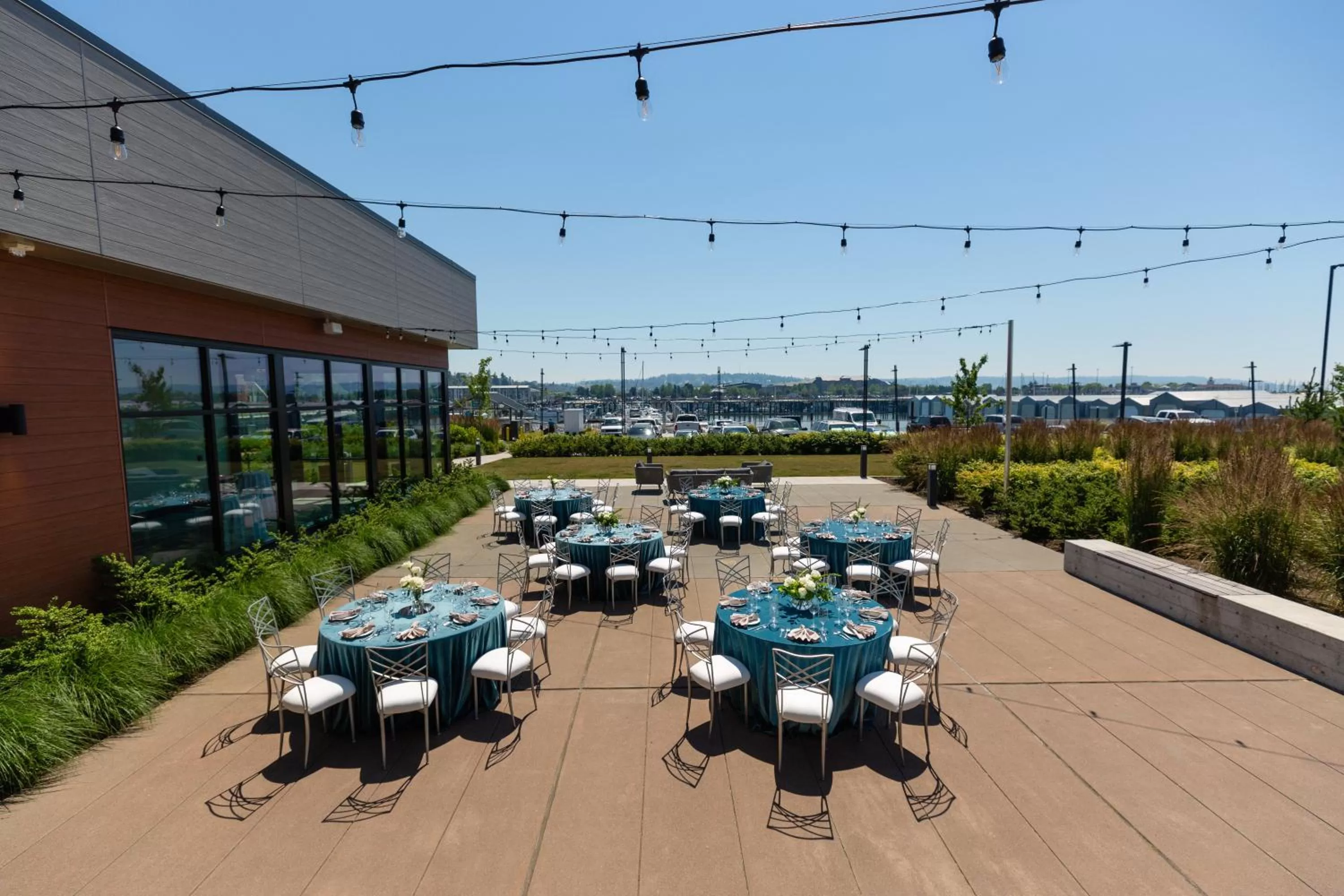 Restaurant/places to eat in Hotel Indigo Seattle Everett Waterfront Place by IHG