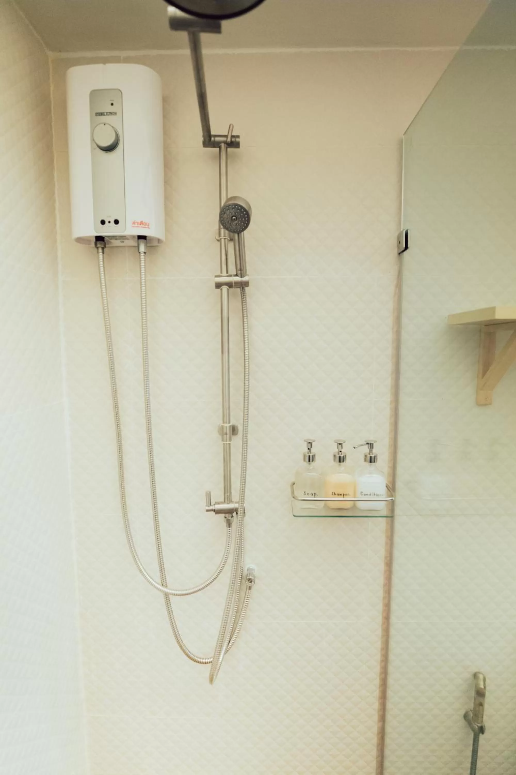 Bathroom in J's Cafe and Poshtel