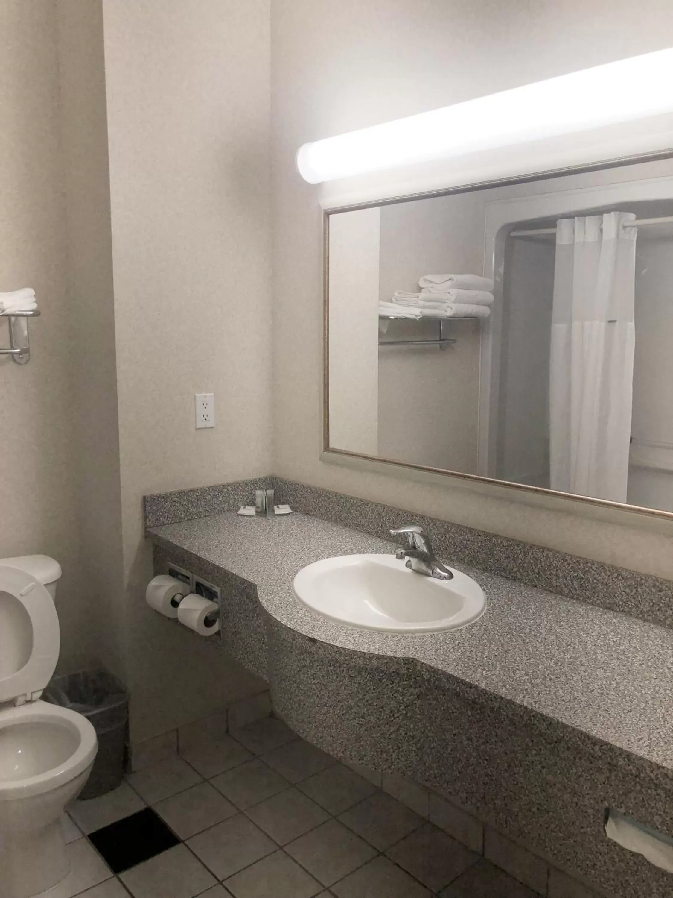 Suite with Two Queen Beds and Sofa Bed in Days by Wyndham Niagara Falls Centre St. By the Falls Suite with Two Queen Beds and Sofa Bed in Days by Wyndham Niagara Falls Centre St. By the Falls