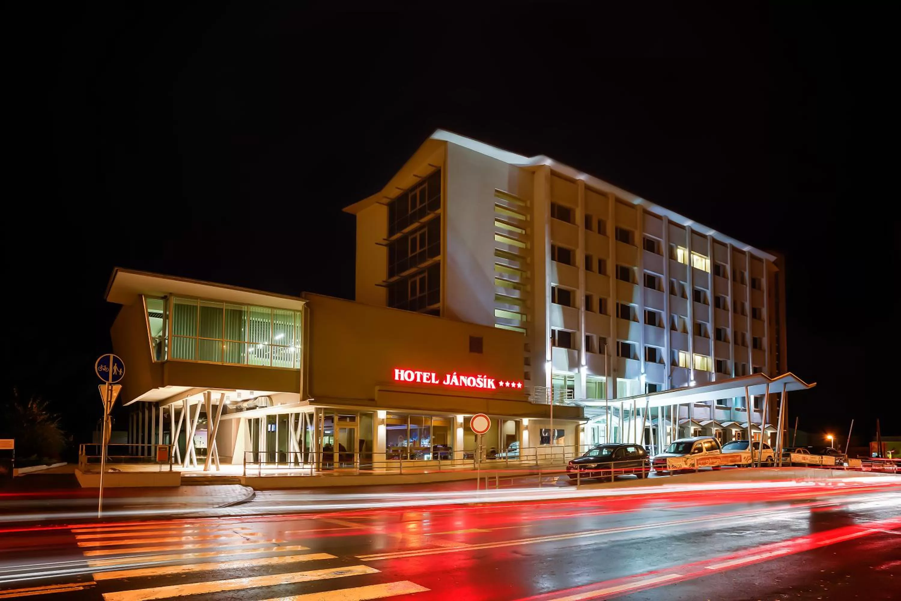 Property building in Hotel Janosik