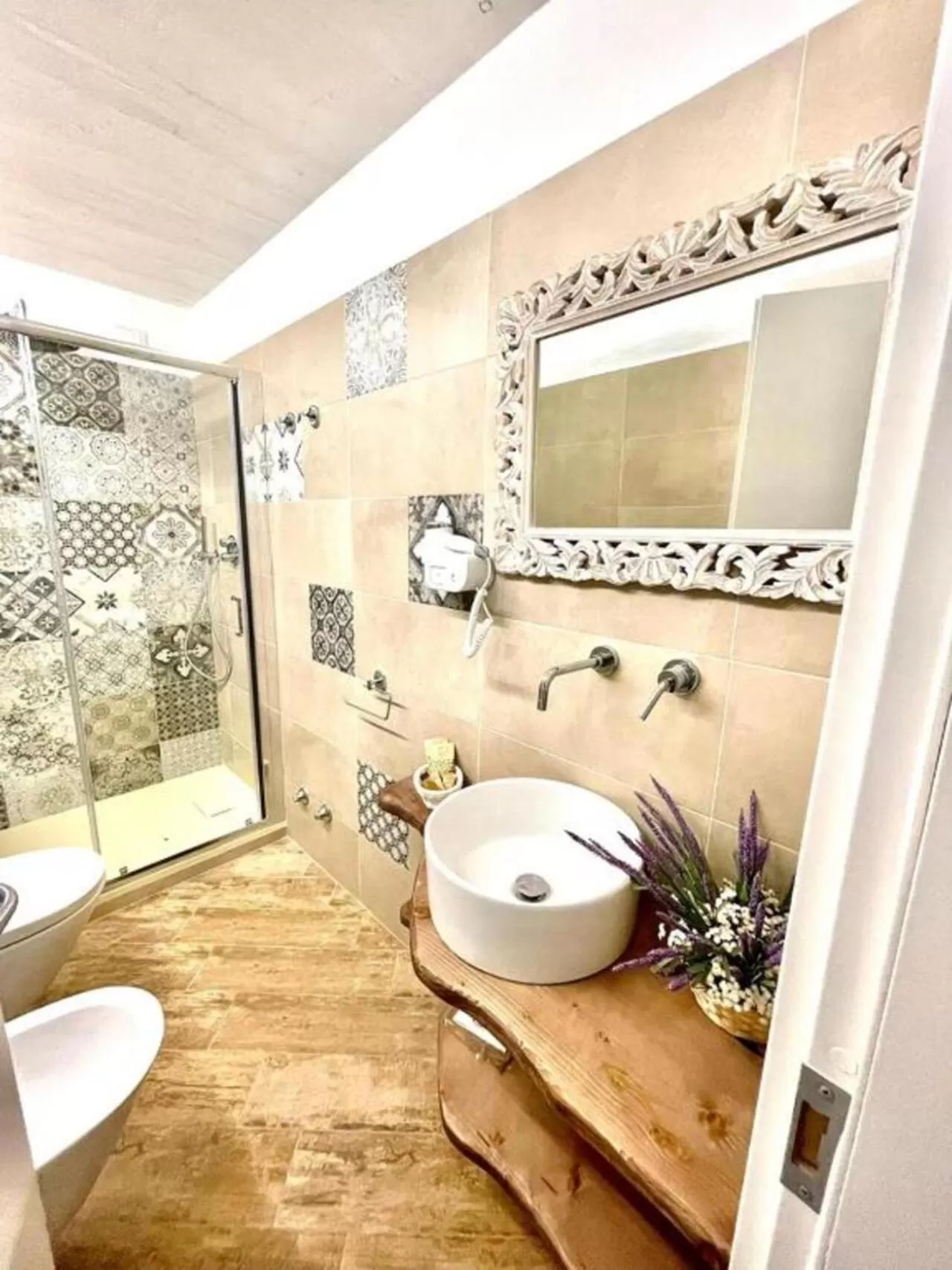 Shower in Granoro Gragnano B&B