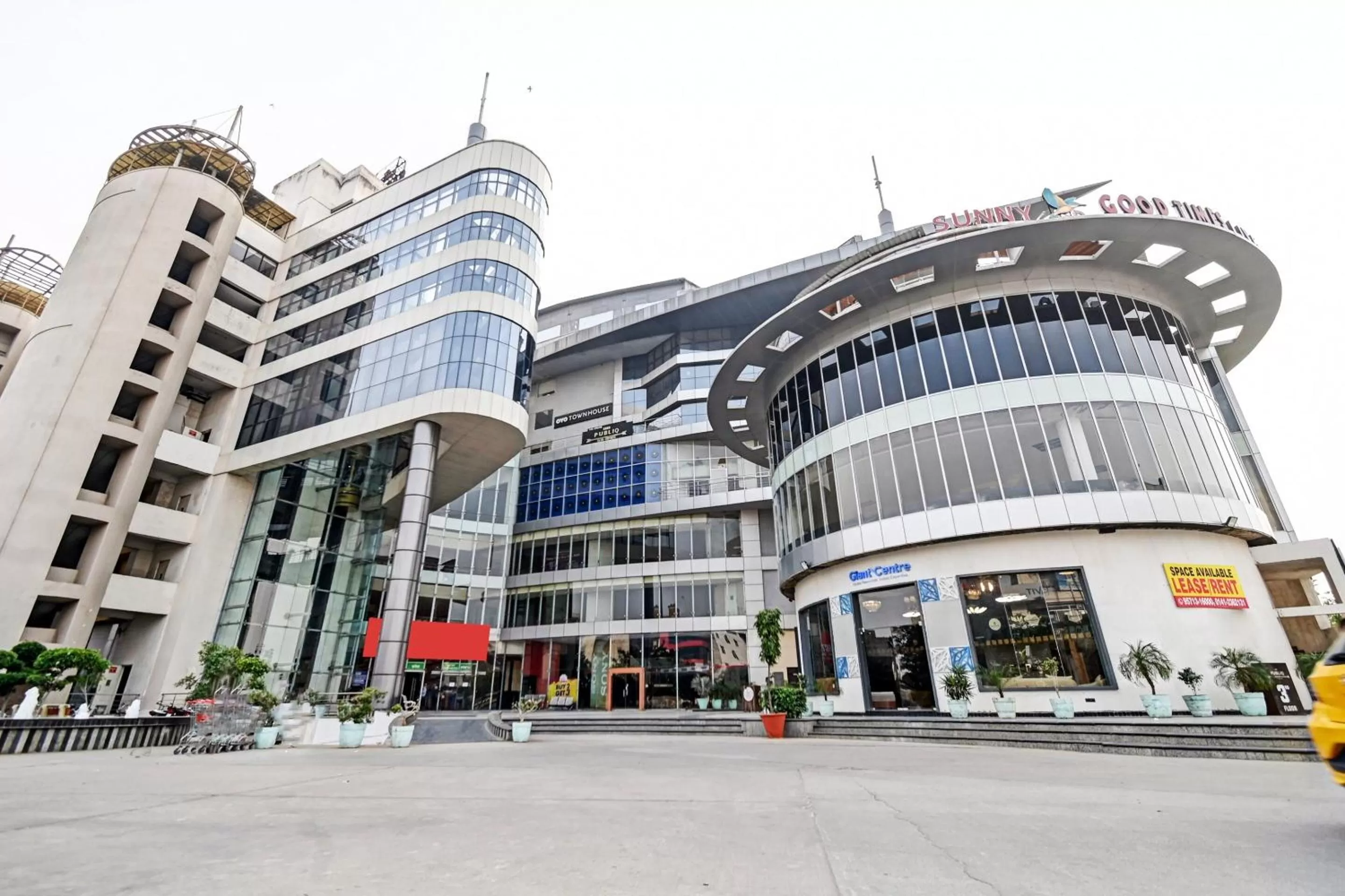 Facade/entrance, Property Building in Super OYO Townhouse 132 Hotel The Grand