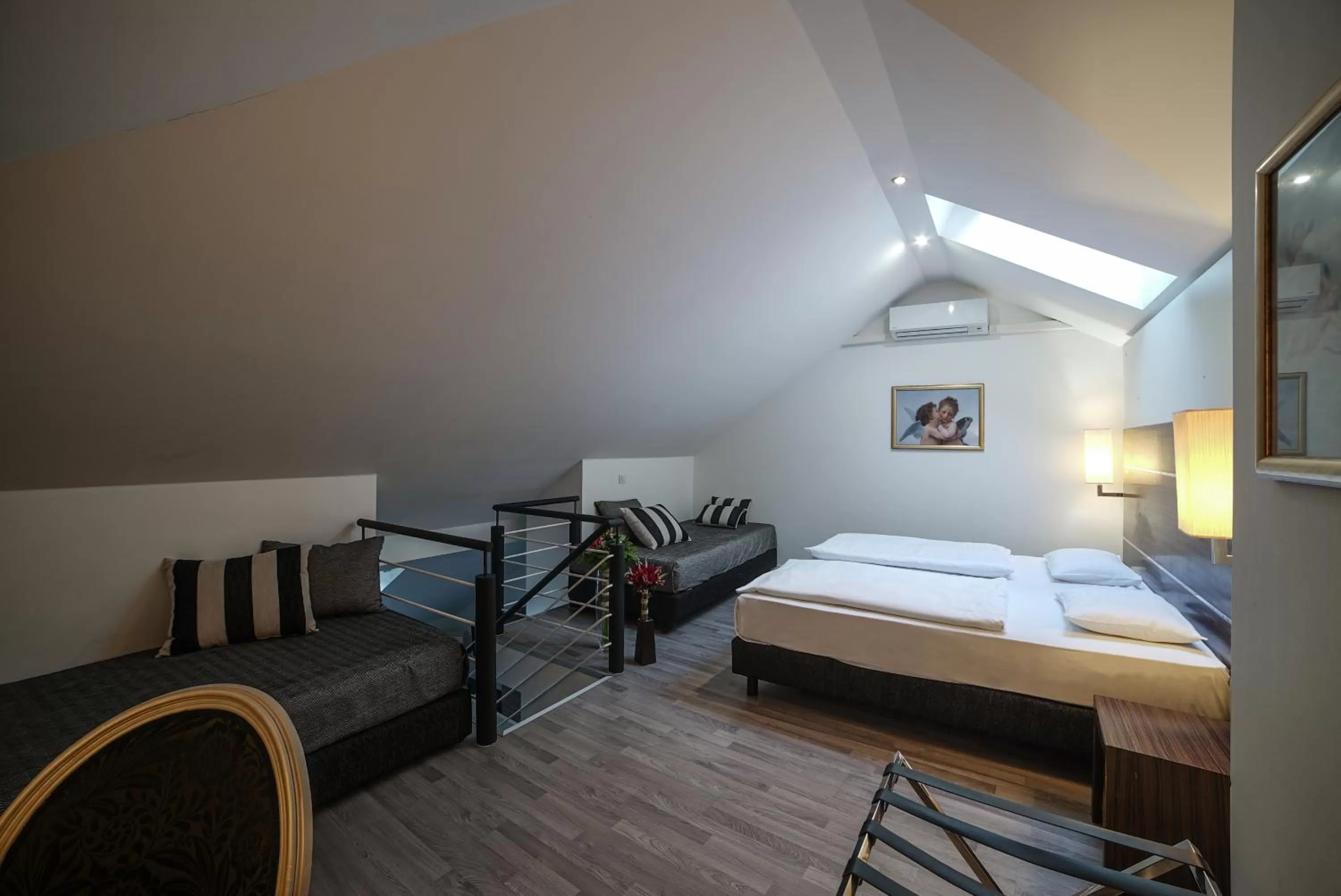 Bedroom, Bed in Hotel Assenzio Prague