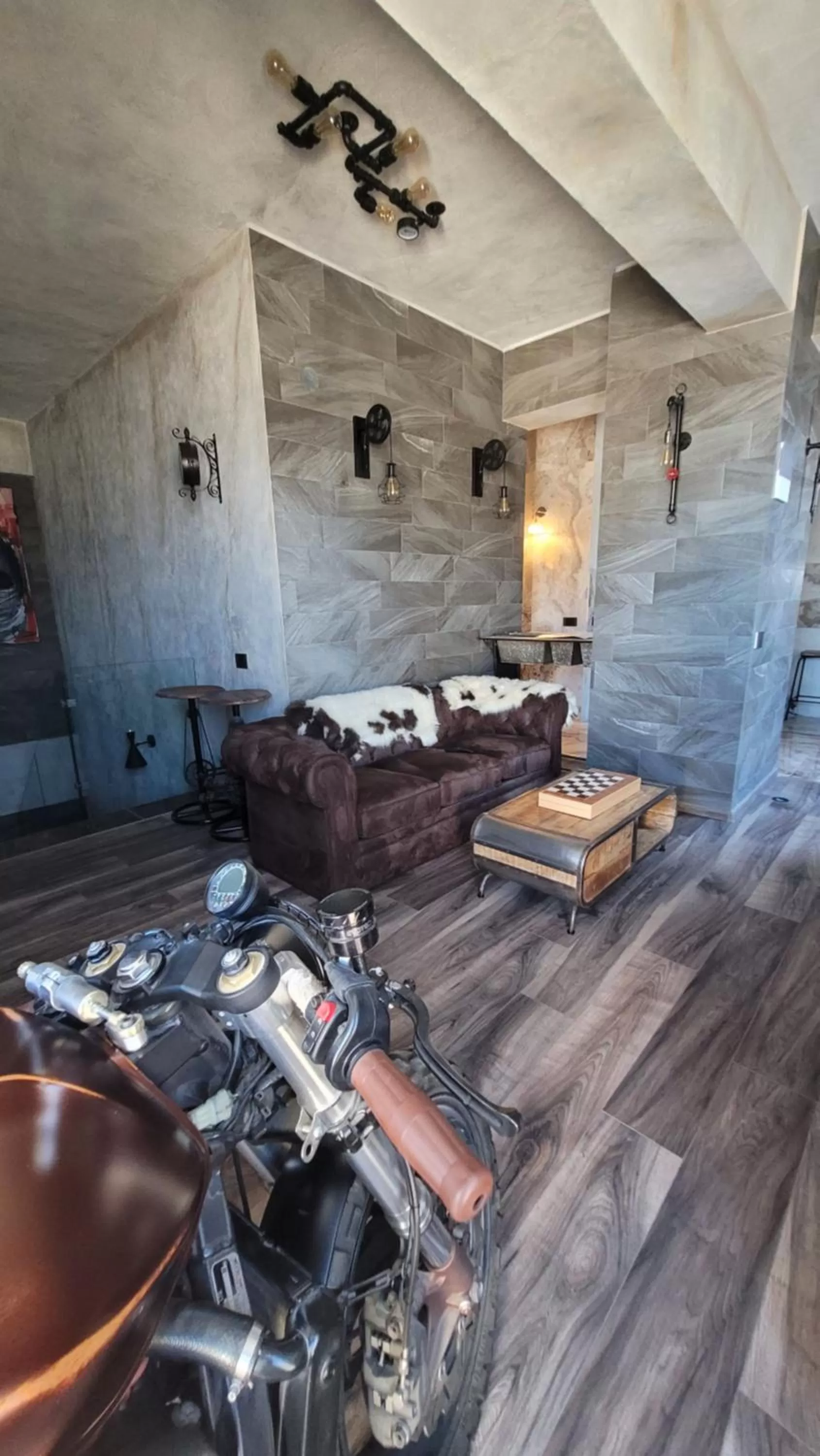 Living room, Kitchen/Kitchenette in Terrace Suites Iasi