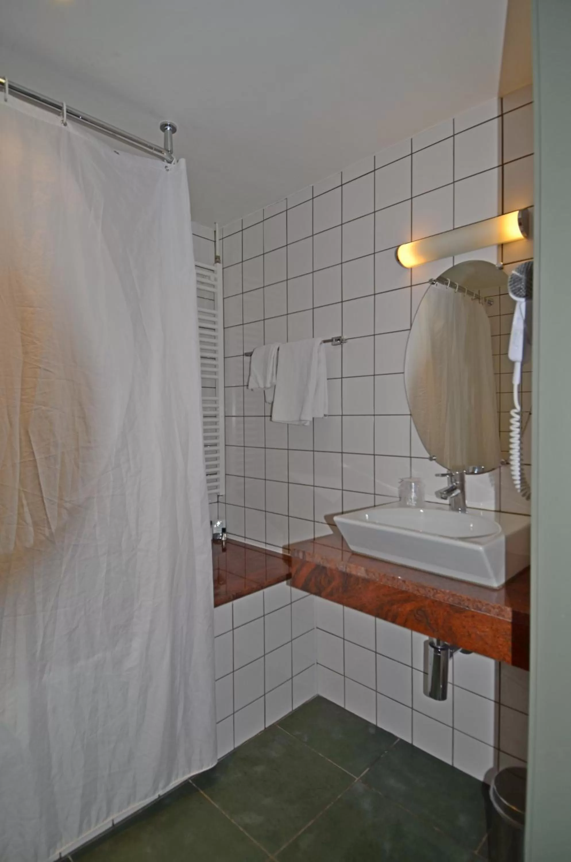 Bathroom in Hotel Malcot