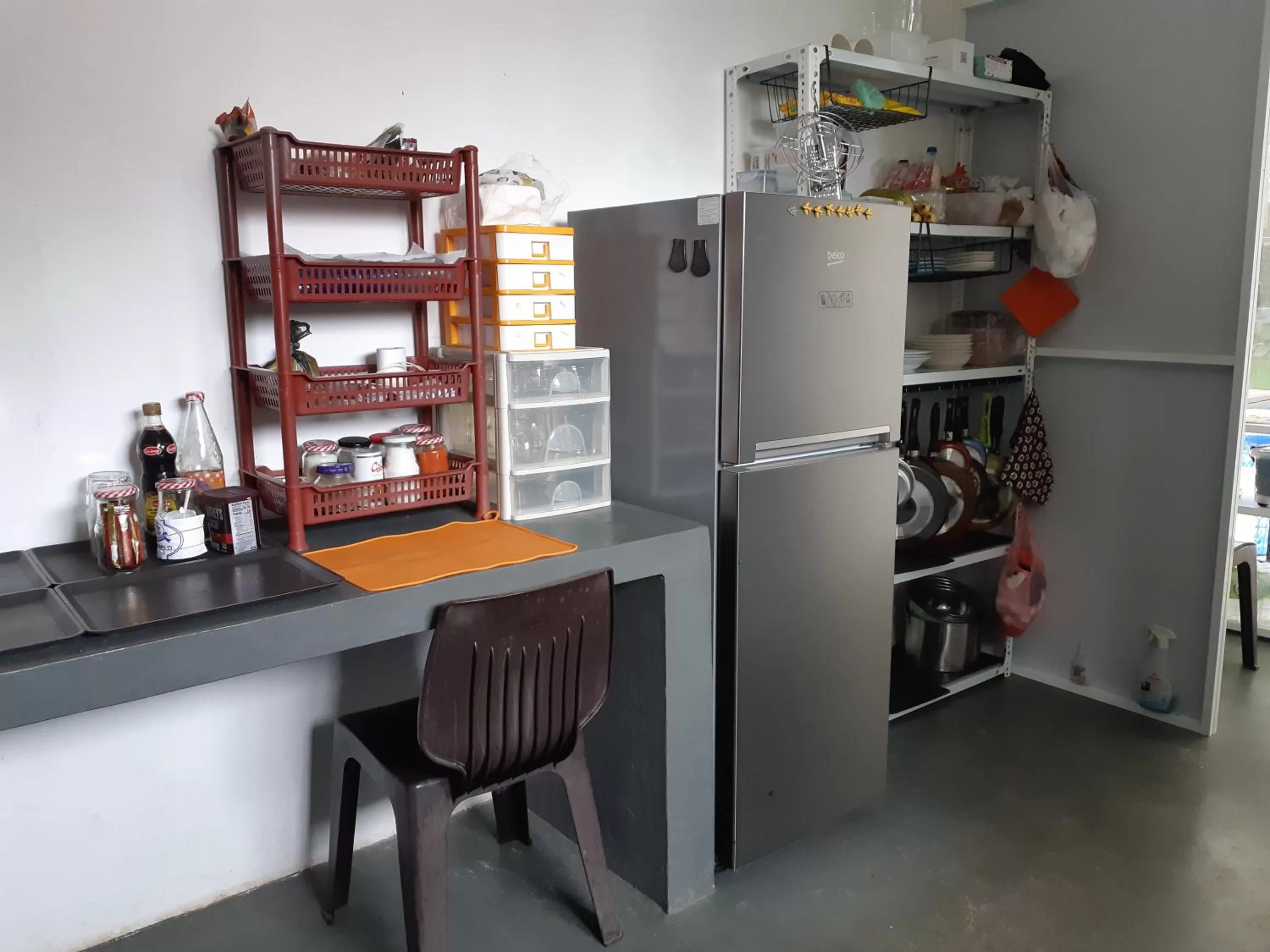 Restaurant/places to eat, Kitchen/Kitchenette in Siril Guesthouse Hostel