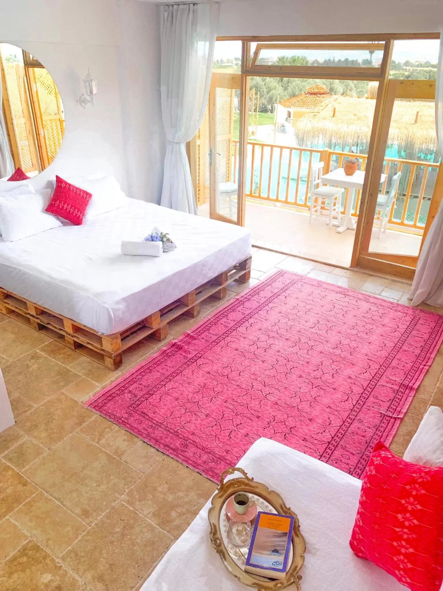 Photo of the whole room, Bed in Alaçatı Barbarossa Hotel