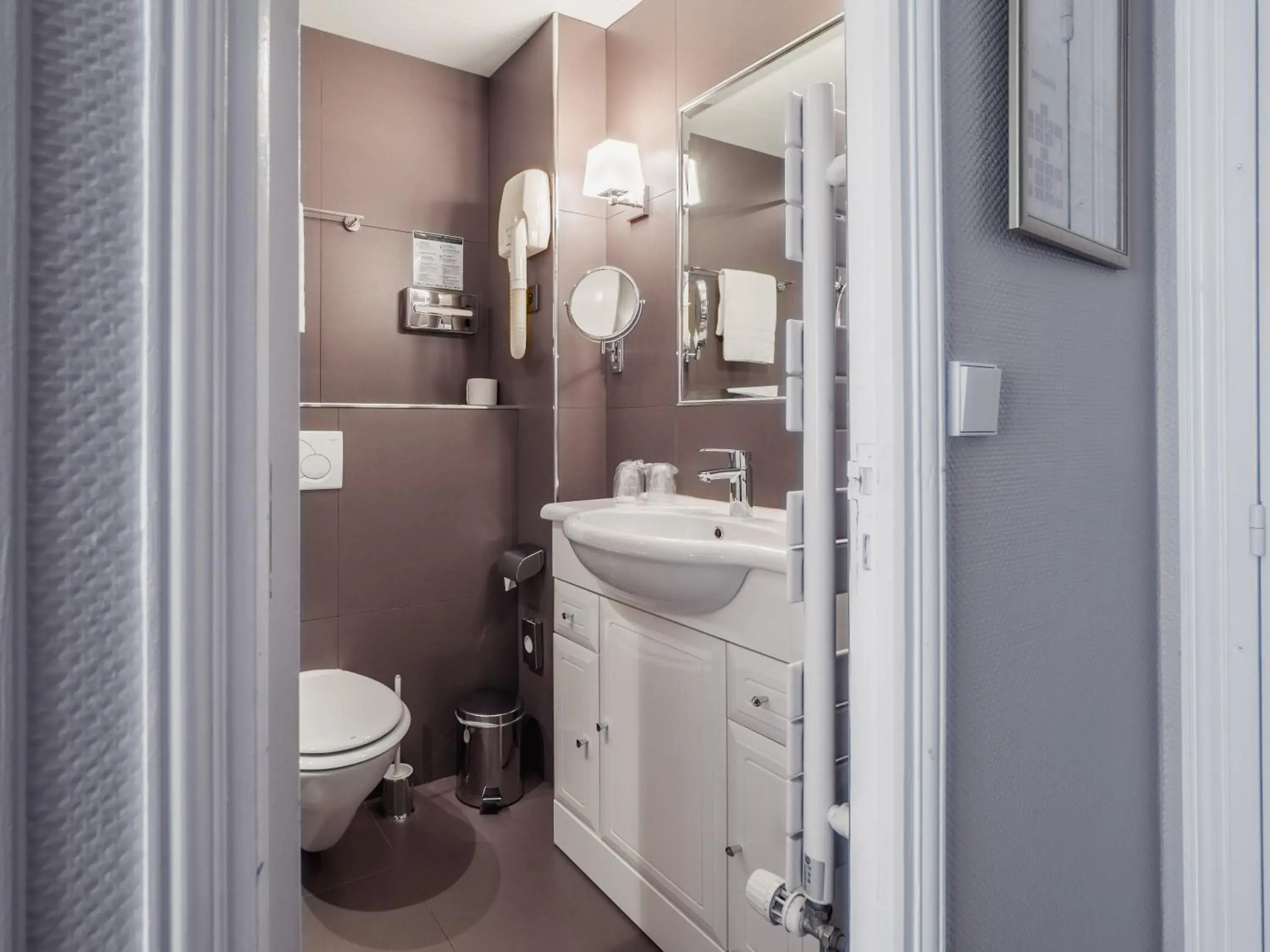 Comfort Twin Room in New Orient Hotel Comfort Twin Room in New Orient Hotel