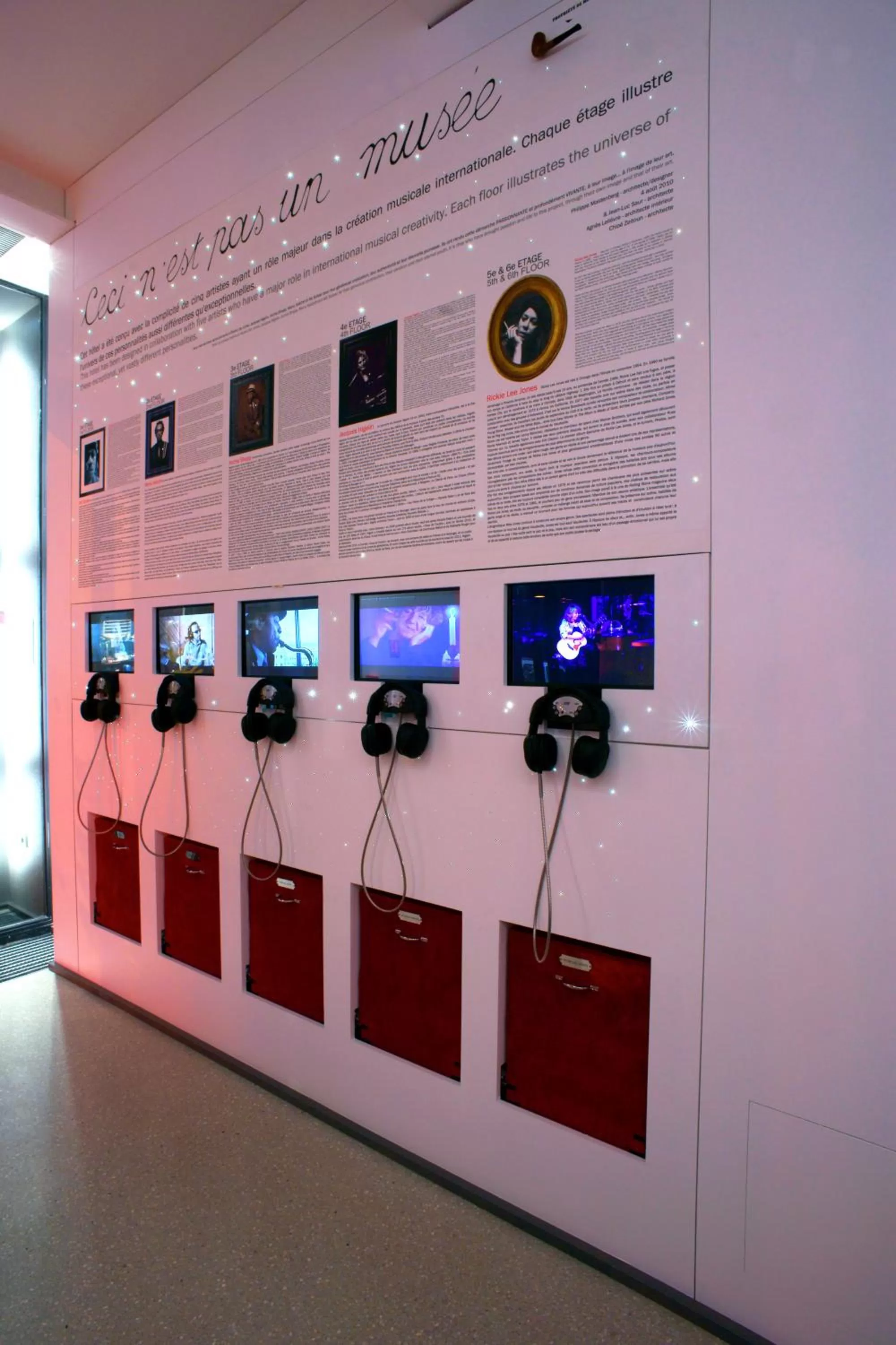 Decorative detail in Hôtel du Triangle d'Or