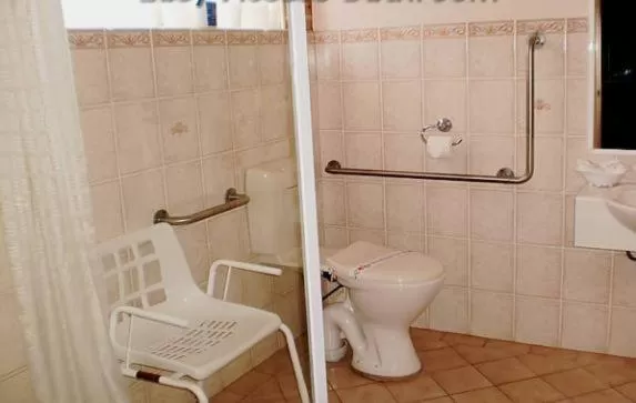 Bathroom in Lake Haven Motor Inn