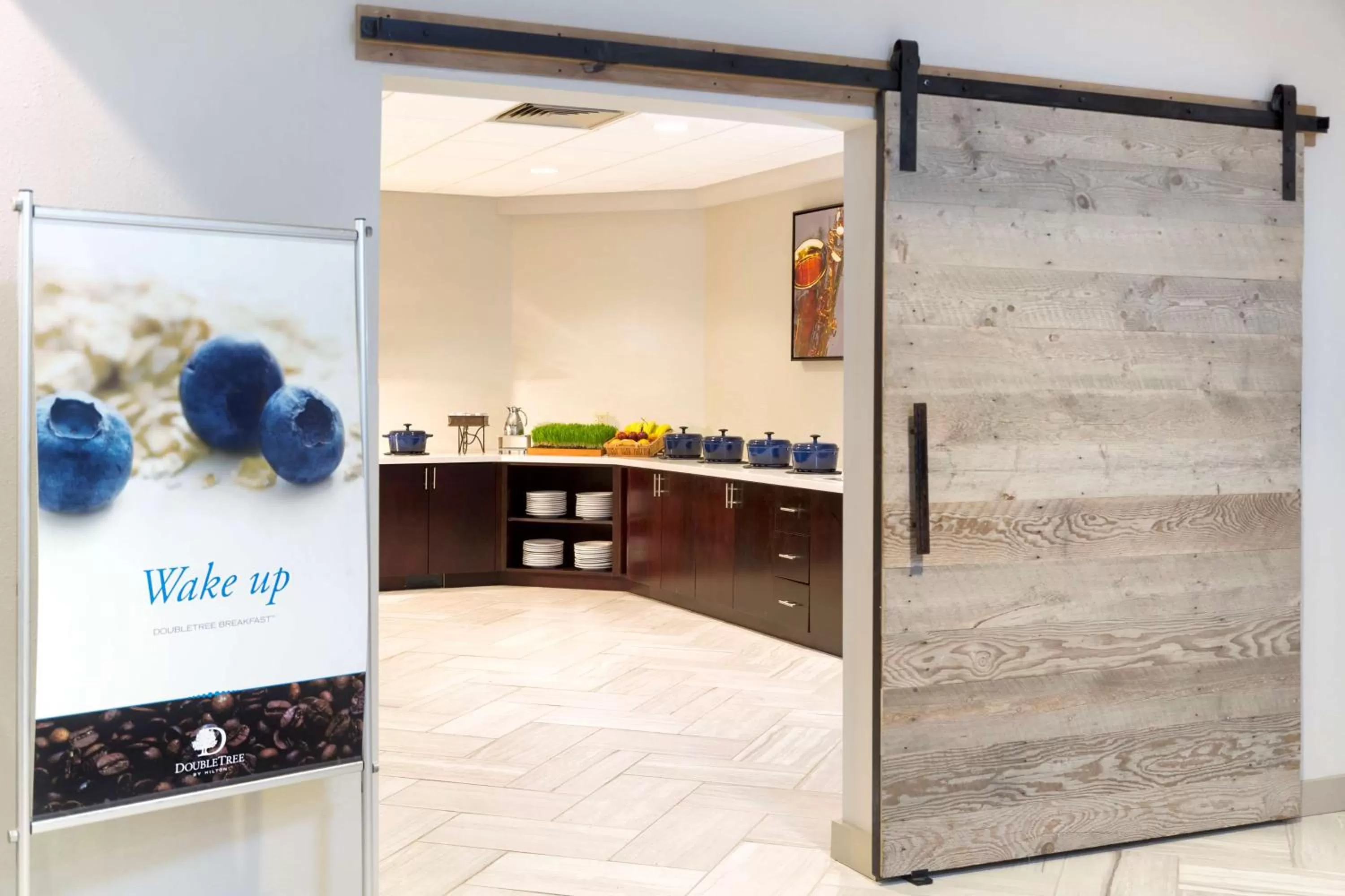 Restaurant/places to eat in DoubleTree Suites by Hilton Nashville Airport