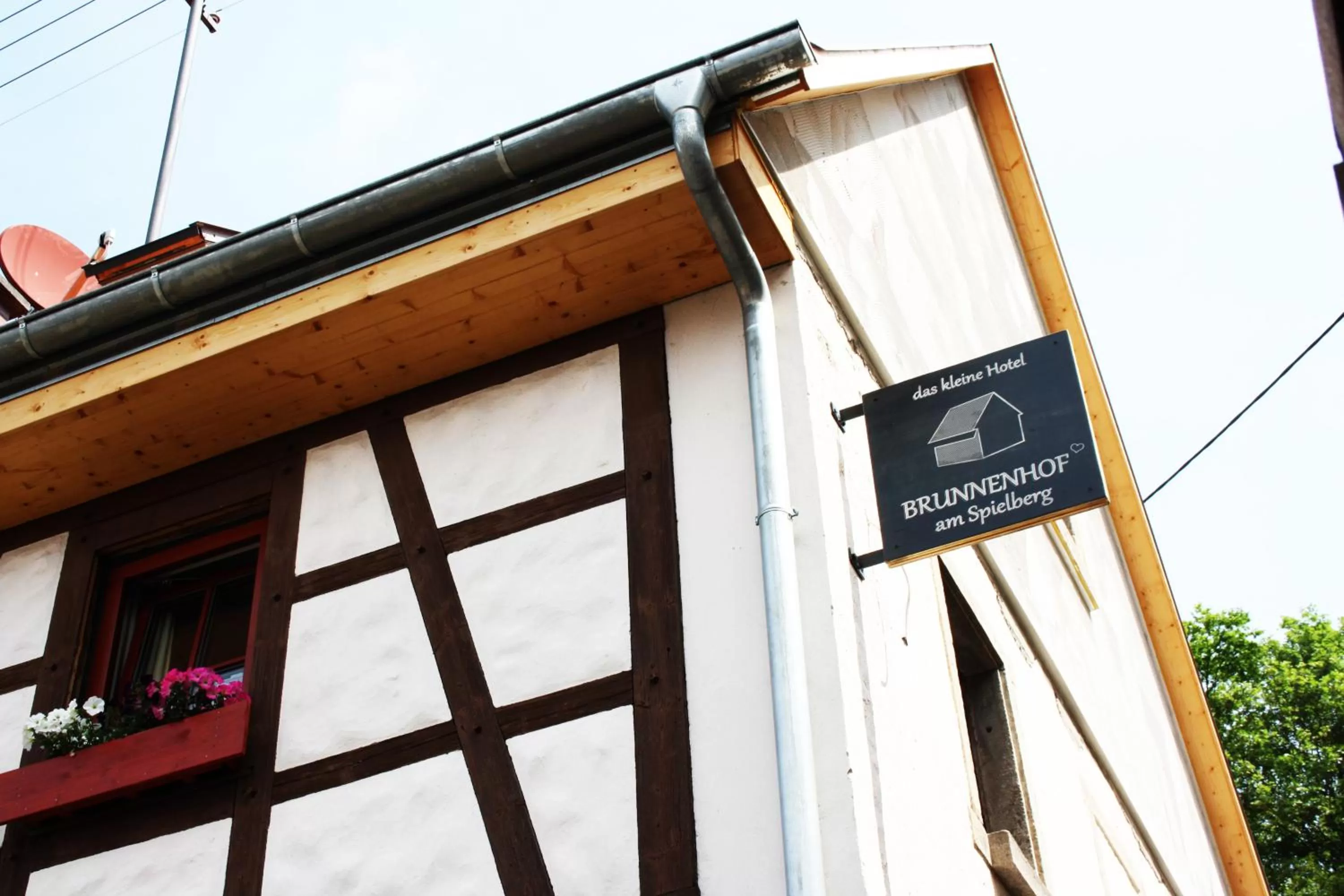 Property building in Brunnenhof Randersacker - das kleine Hotel