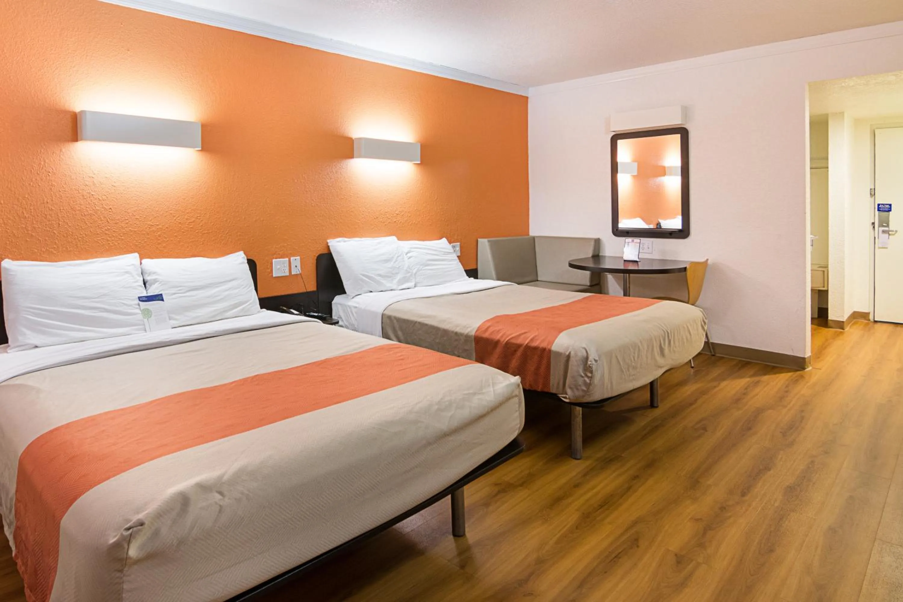 Bedroom, Bed in Motel 6-Tampa, FL - Fairgrounds