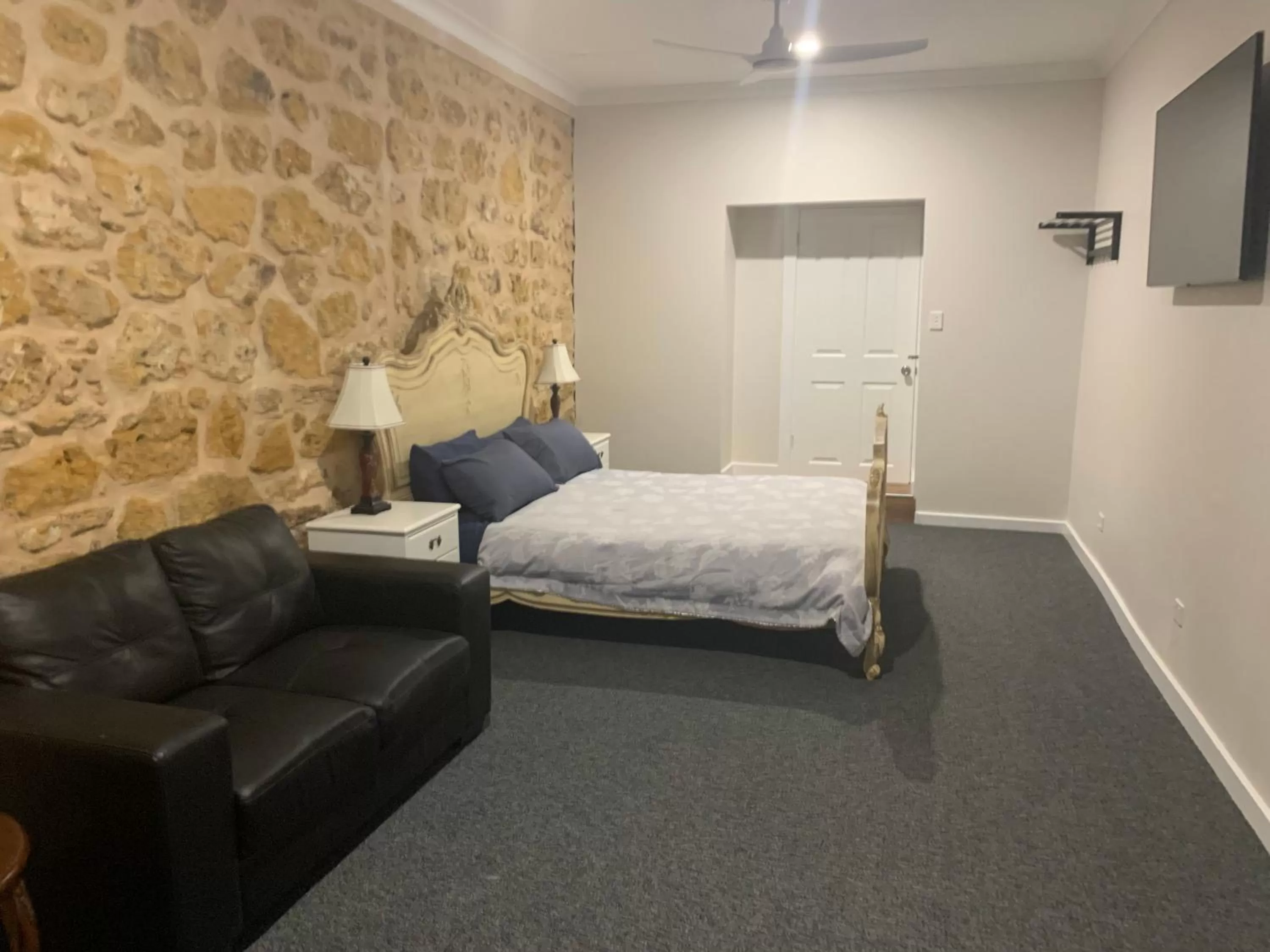 Photo of the whole room, Bed in Harbour Mannum