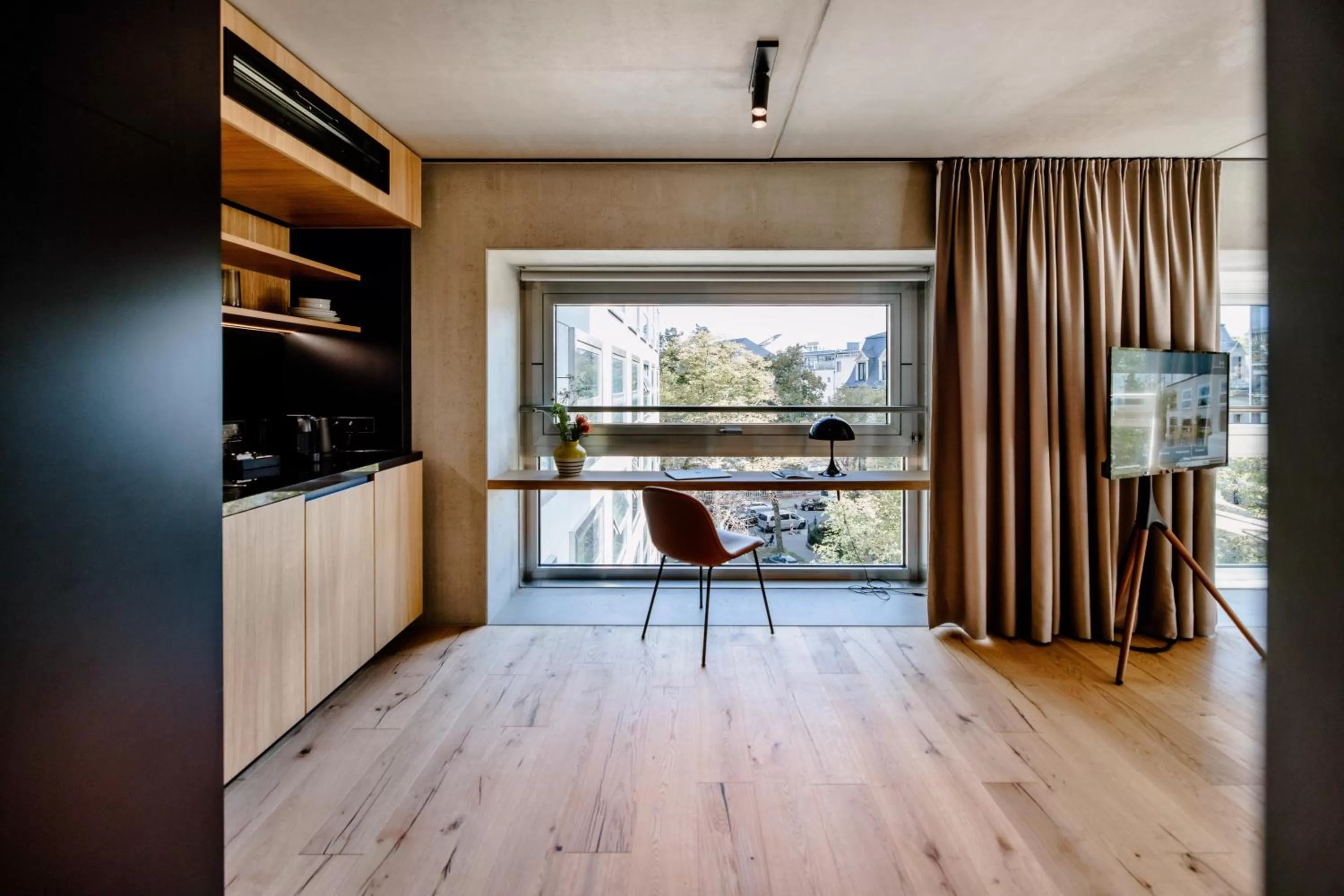 Photo of the whole room in THE FLAG West M.