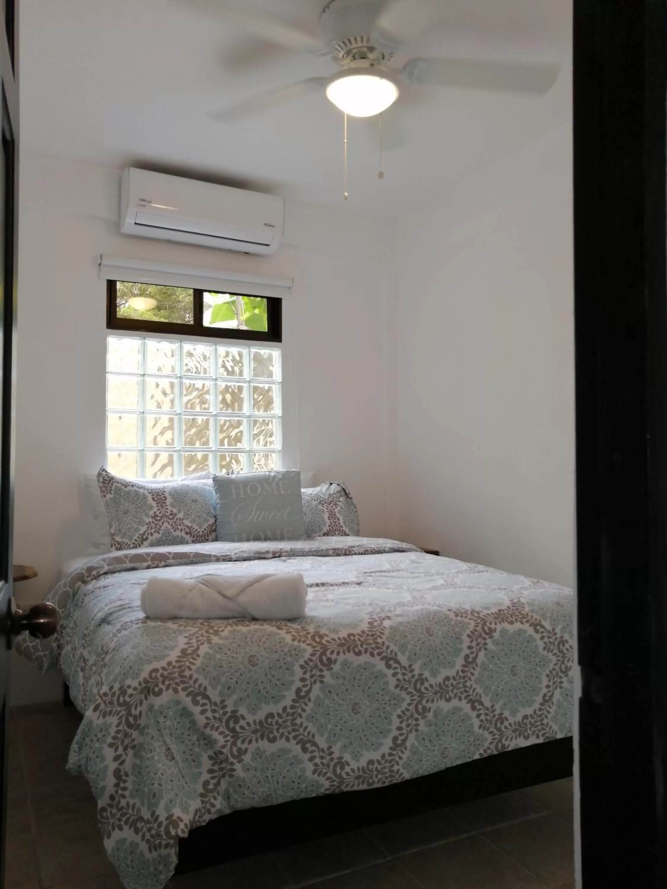 Bed in La Sirena Playa Jacó