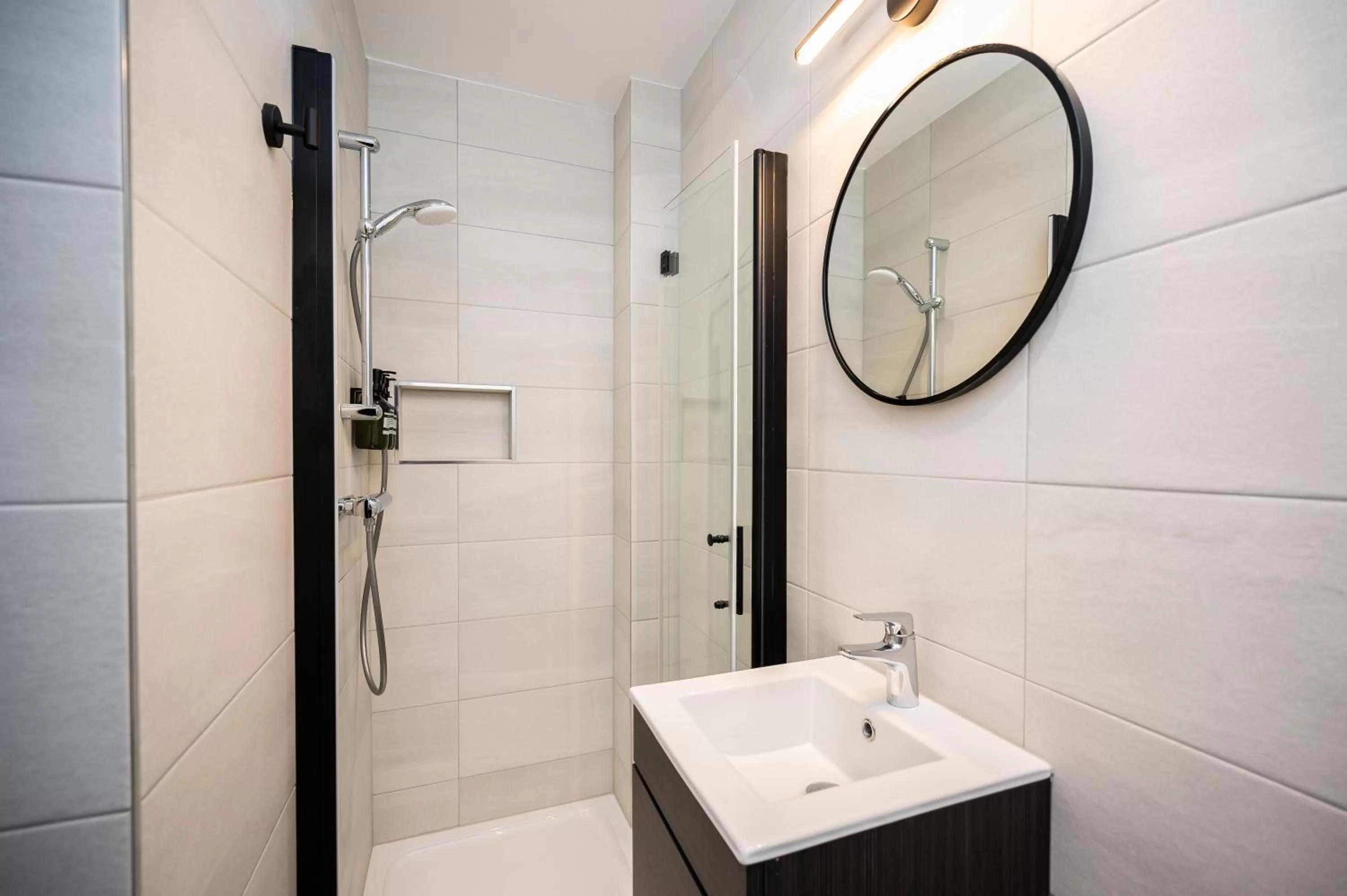 Bathroom in Mentone Hotel