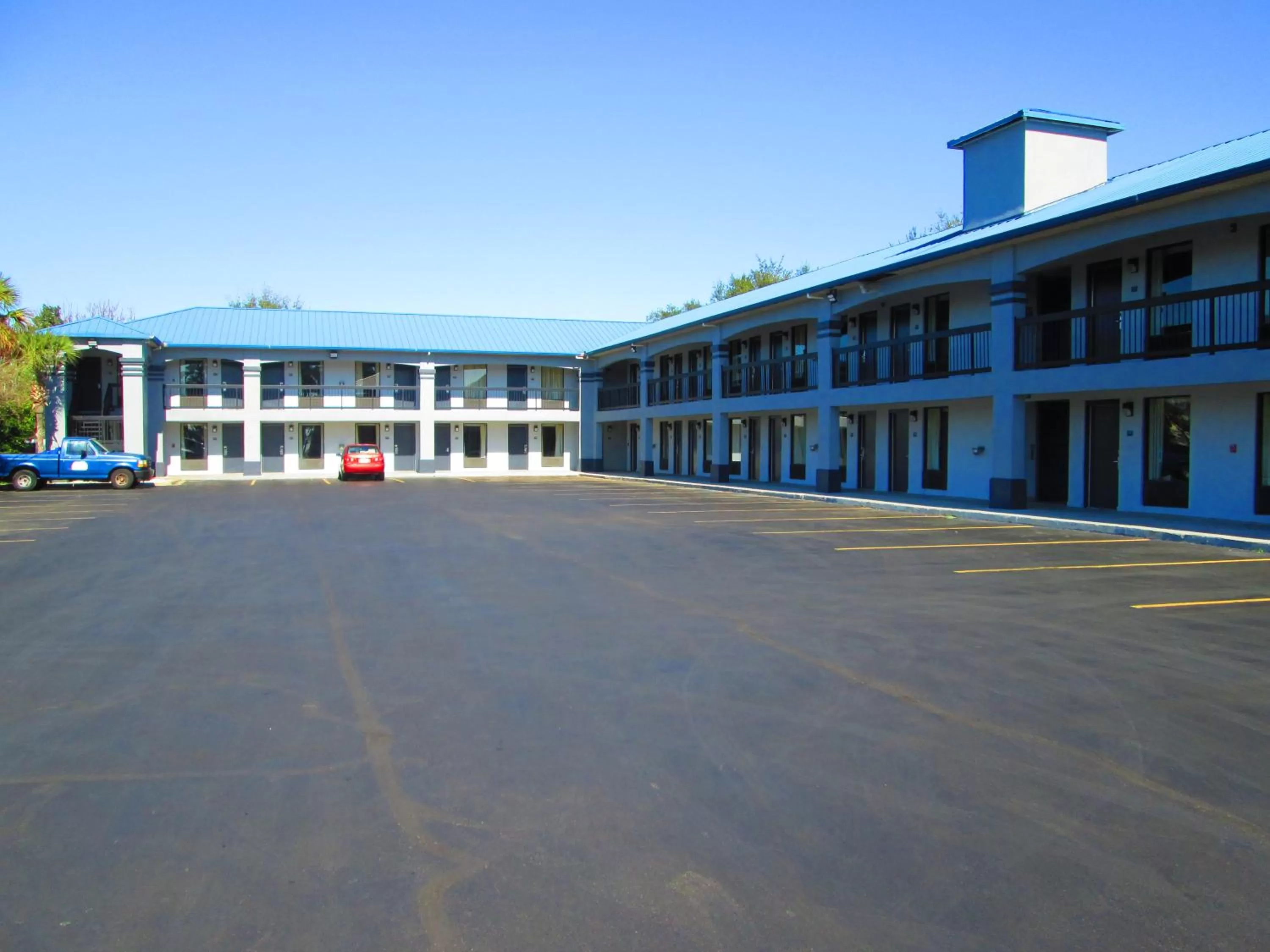 Property building in Regency Inn Near Boardwalk & Hurlburt Field