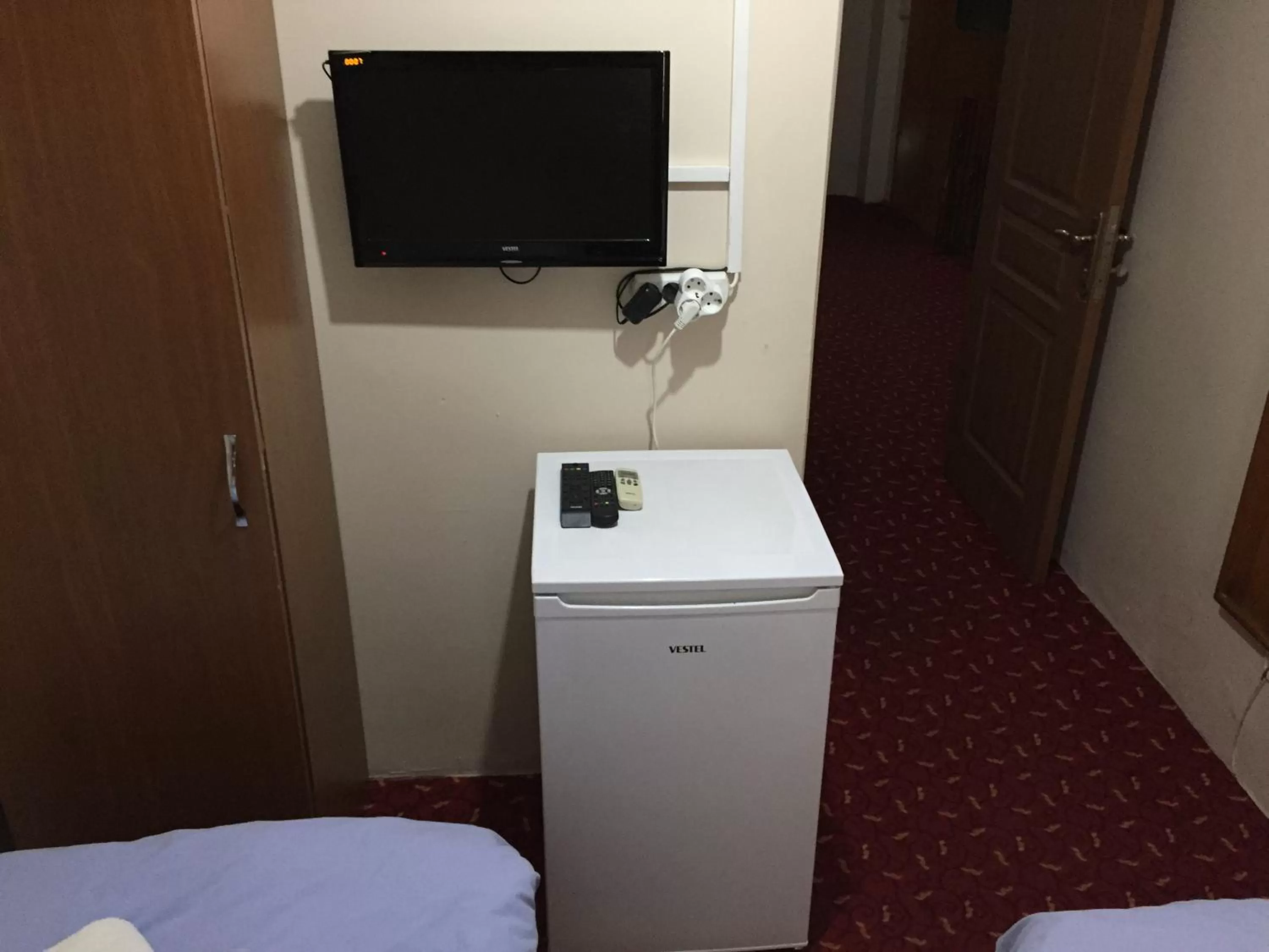 TV and multimedia in Paris Hotel