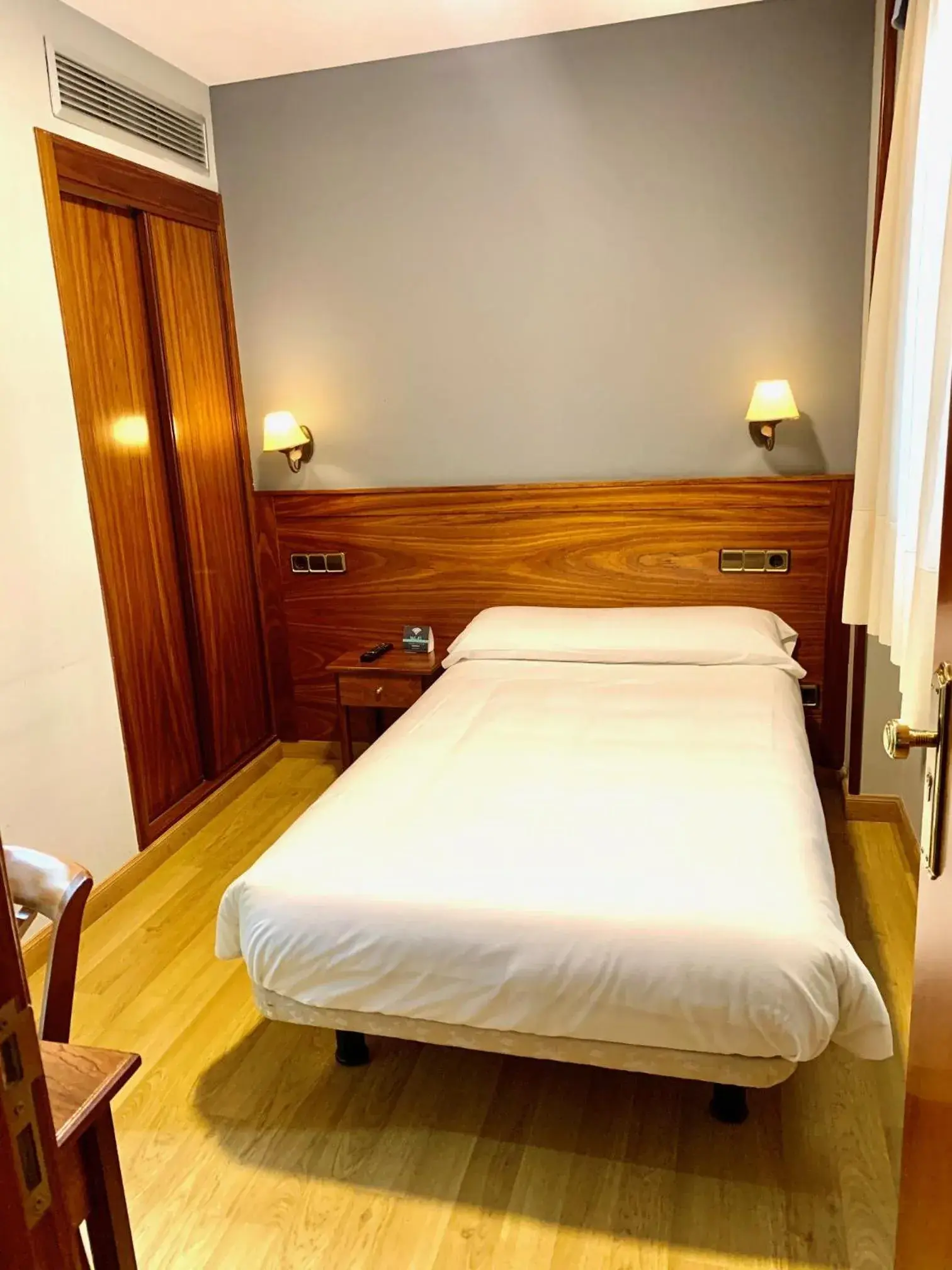 Single Room in Hotel Los Templarios Single Room in Hotel Los Templarios